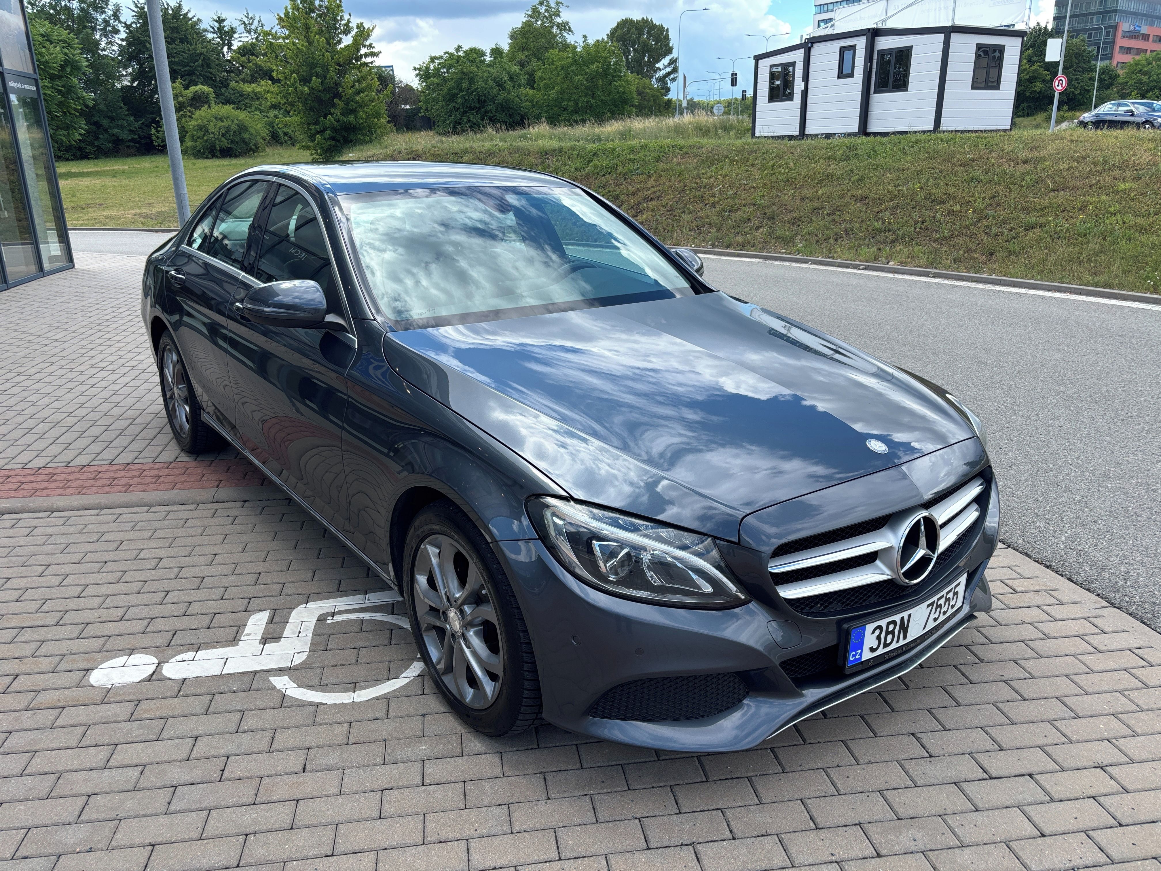 Mercedes-Benz Třídy C, 180i 115kW Automat - fotka 4