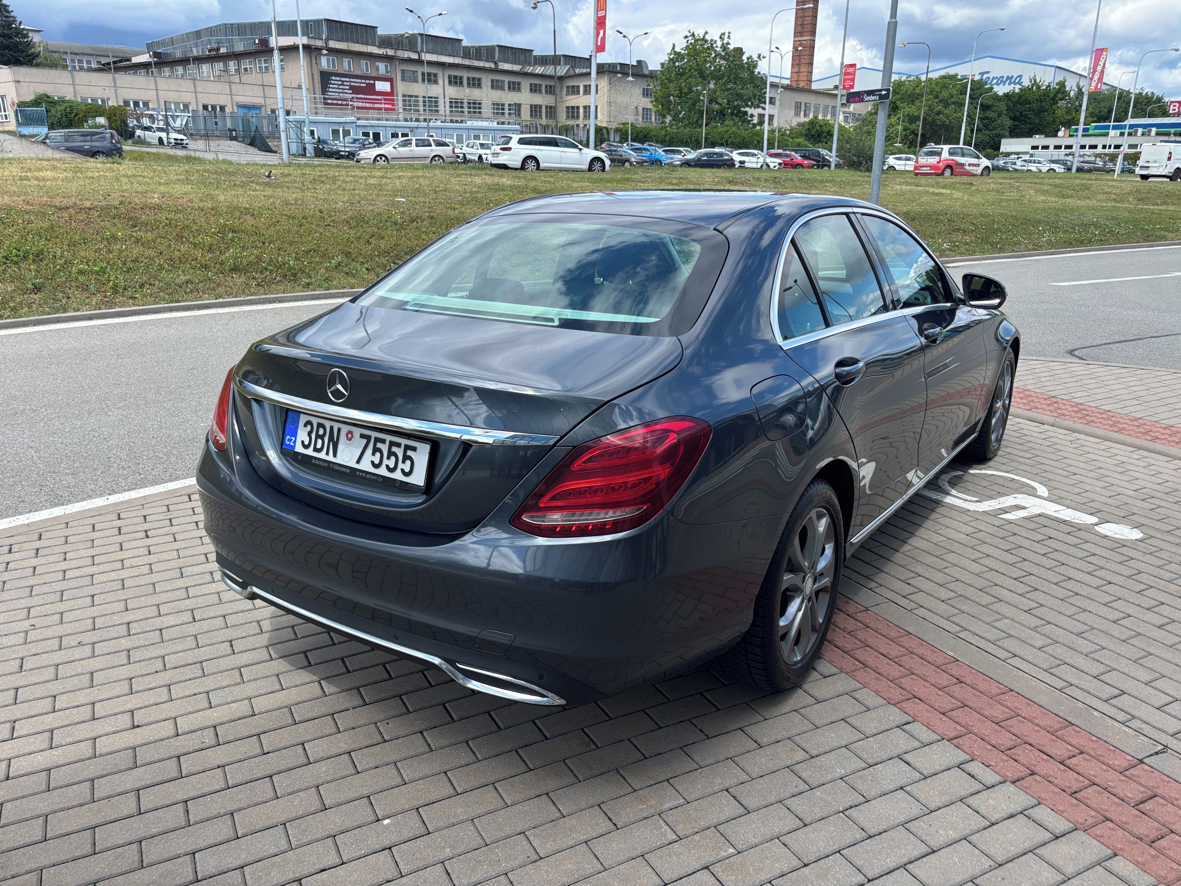 Mercedes-Benz Třídy C, 180i 115kW Automat - fotka 6