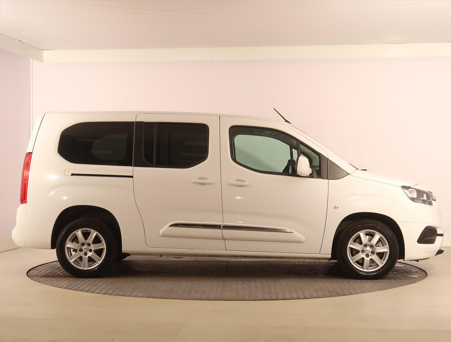Toyota Proace City Verso, Maxi 1.2 T, Shuttle, 7Míst - fotka 6