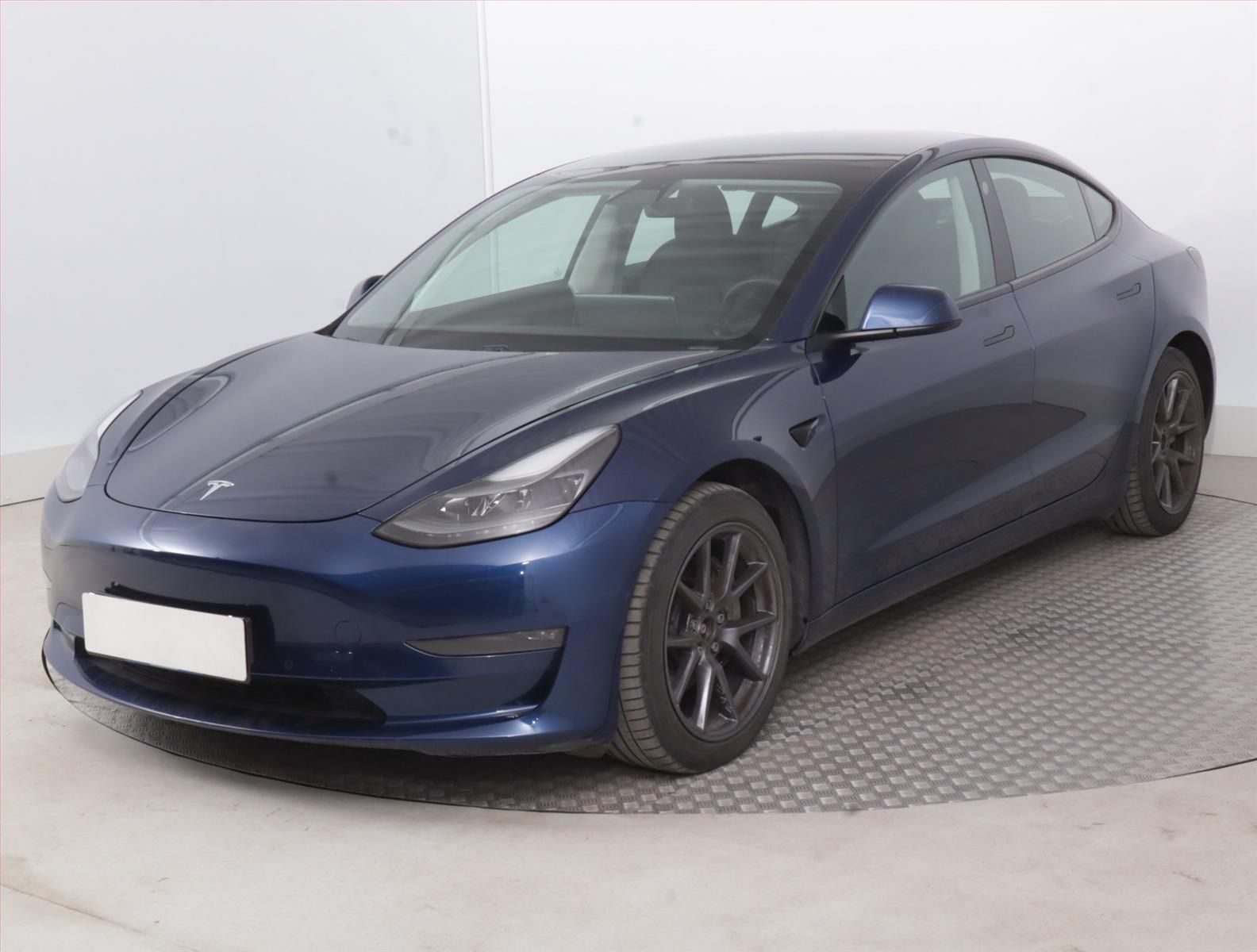 Tesla Model 3, Long Range 4WD 82kWh, SoH 92% - fotka 2
