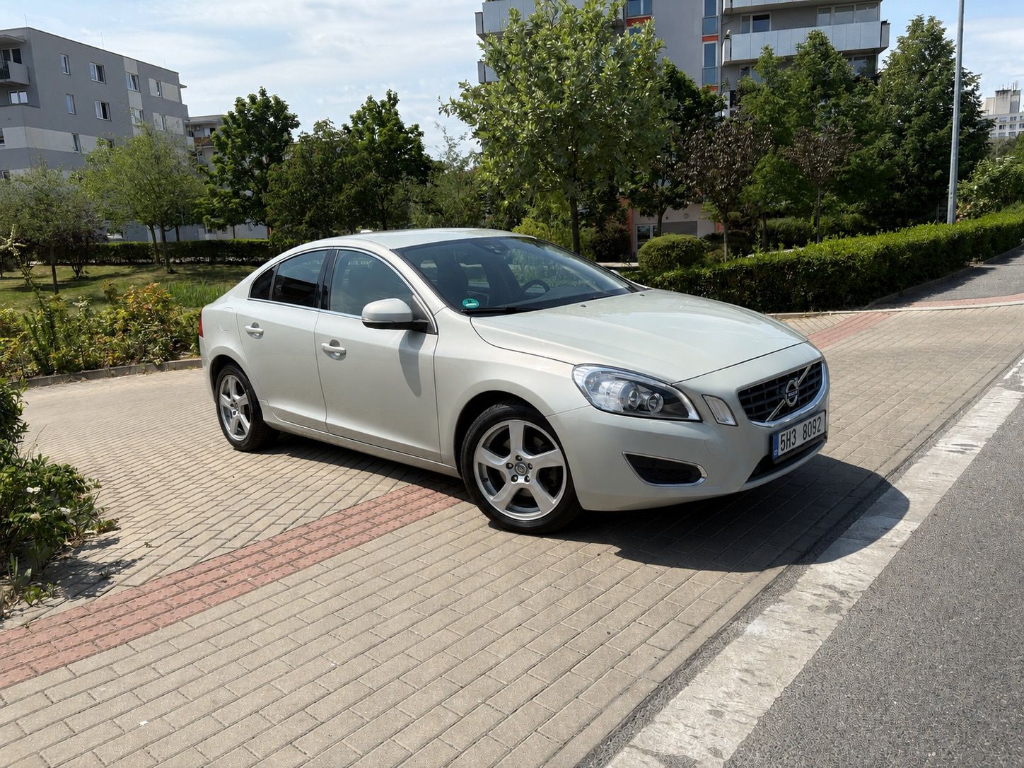 Volvo S60, 2.0 D3 120kW AUTOMAT - fotka 2