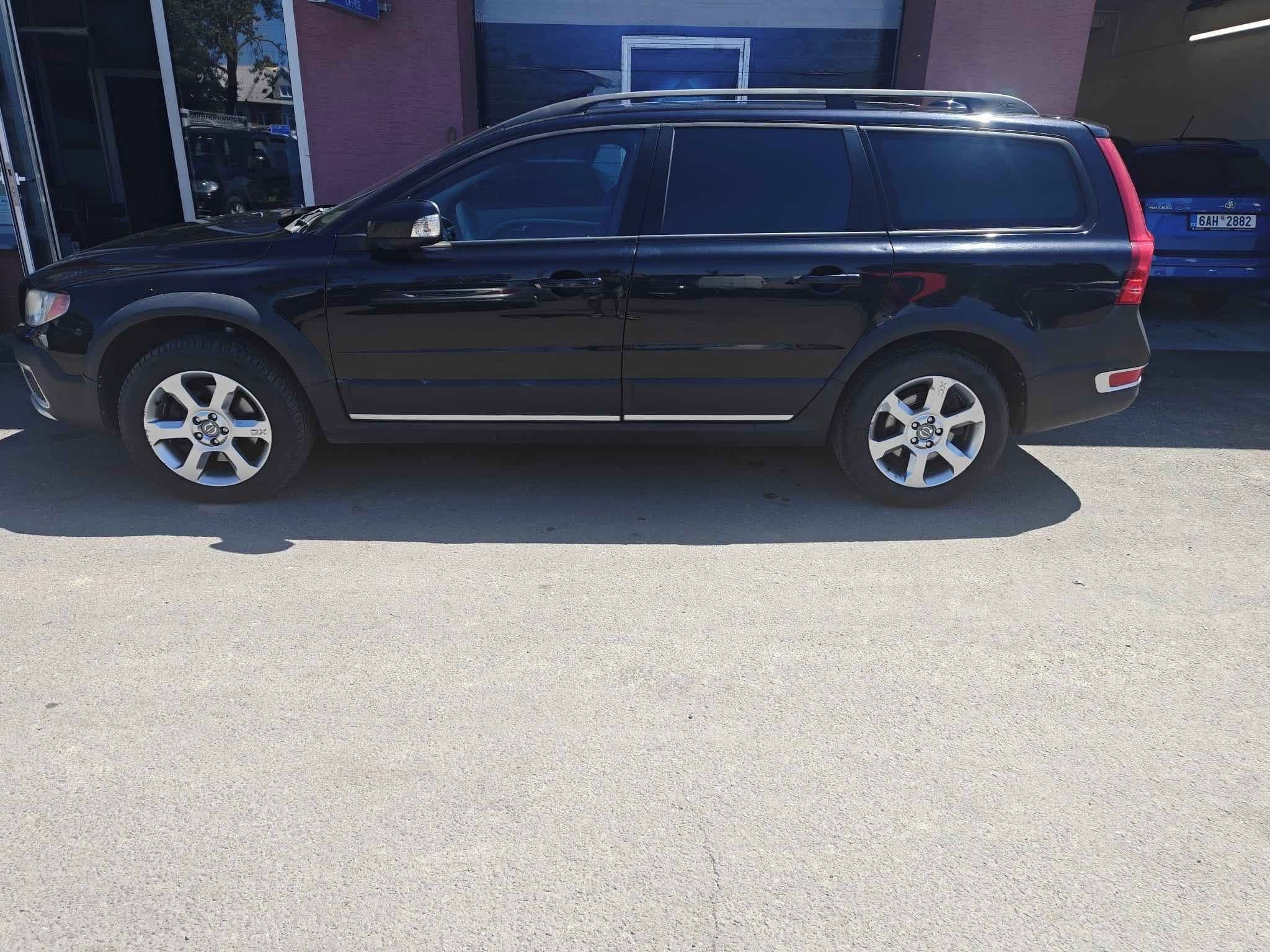 Volvo XC70, 2,4 D5 AWD - fotka 3