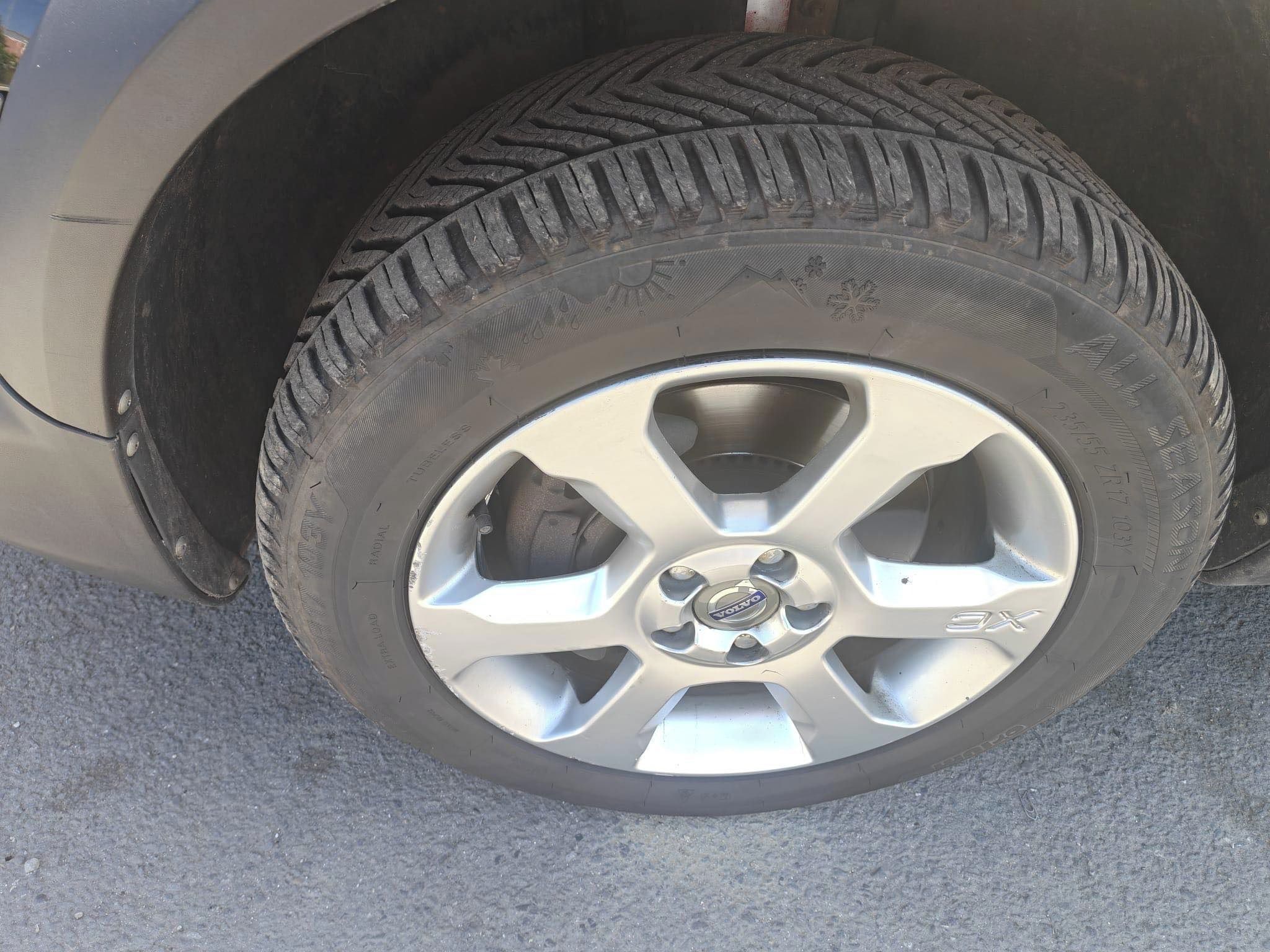 Volvo XC70, 2,4 D5 AWD - fotka 6