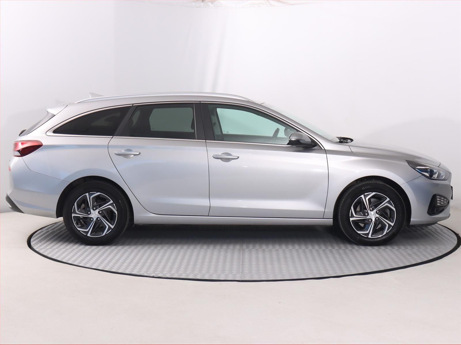 Hyundai i30, 1.5 DPI, Family, Serv.kniha - fotka 6