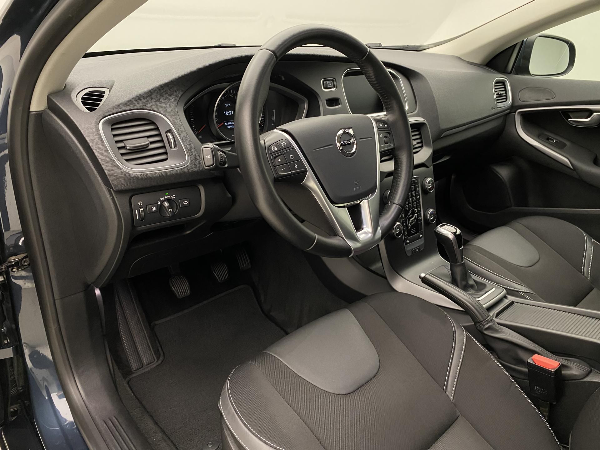 Volvo V40, T2 MOMENTUM - fotka 4