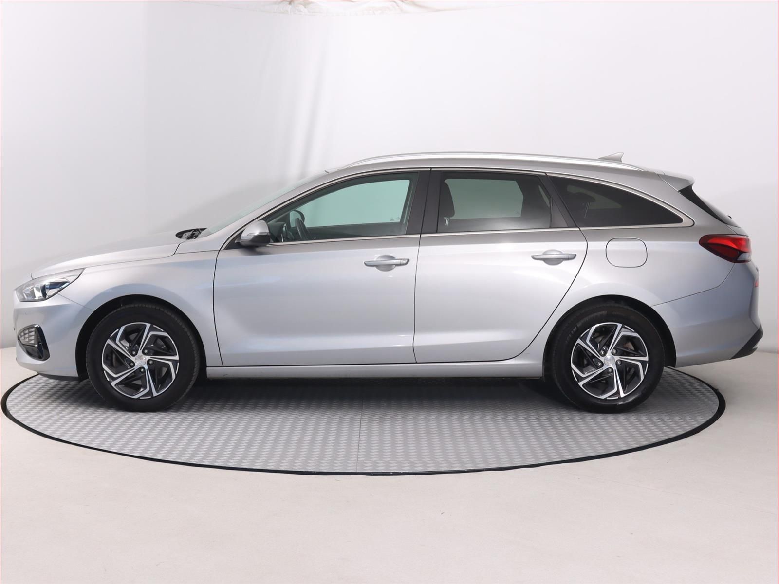 Hyundai i30, 1.5 DPI, Family, Serv.kniha - fotka 3