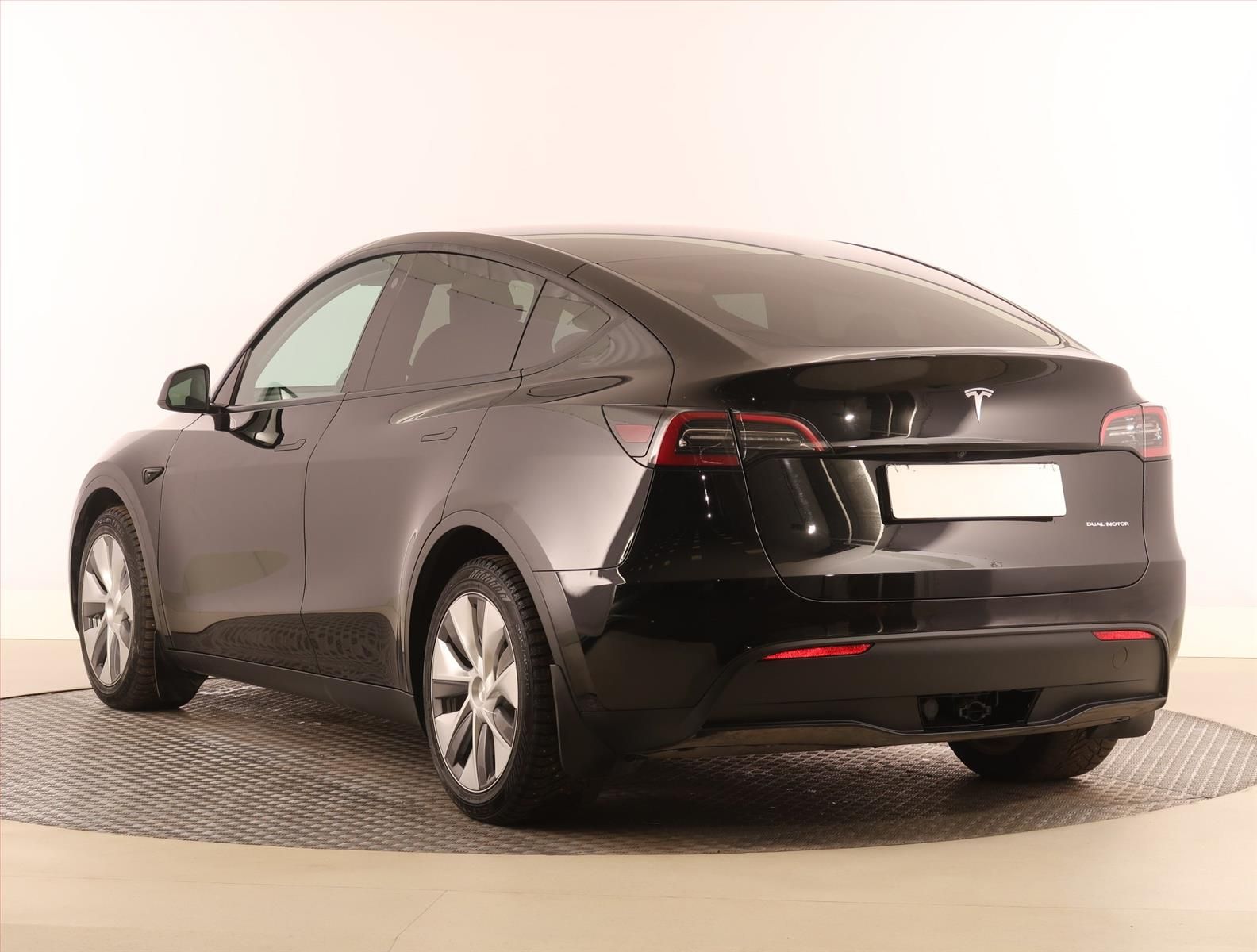 Tesla Model Y, Long Range AWD 79kWh, SoH 92% - fotka 4