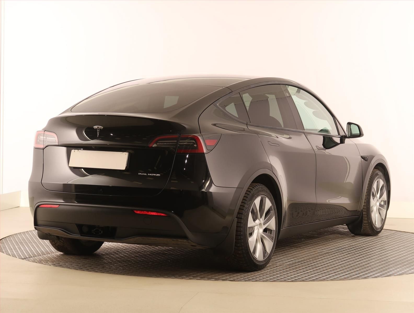 Tesla Model Y, Long Range AWD 79kWh, SoH 92% - fotka 5