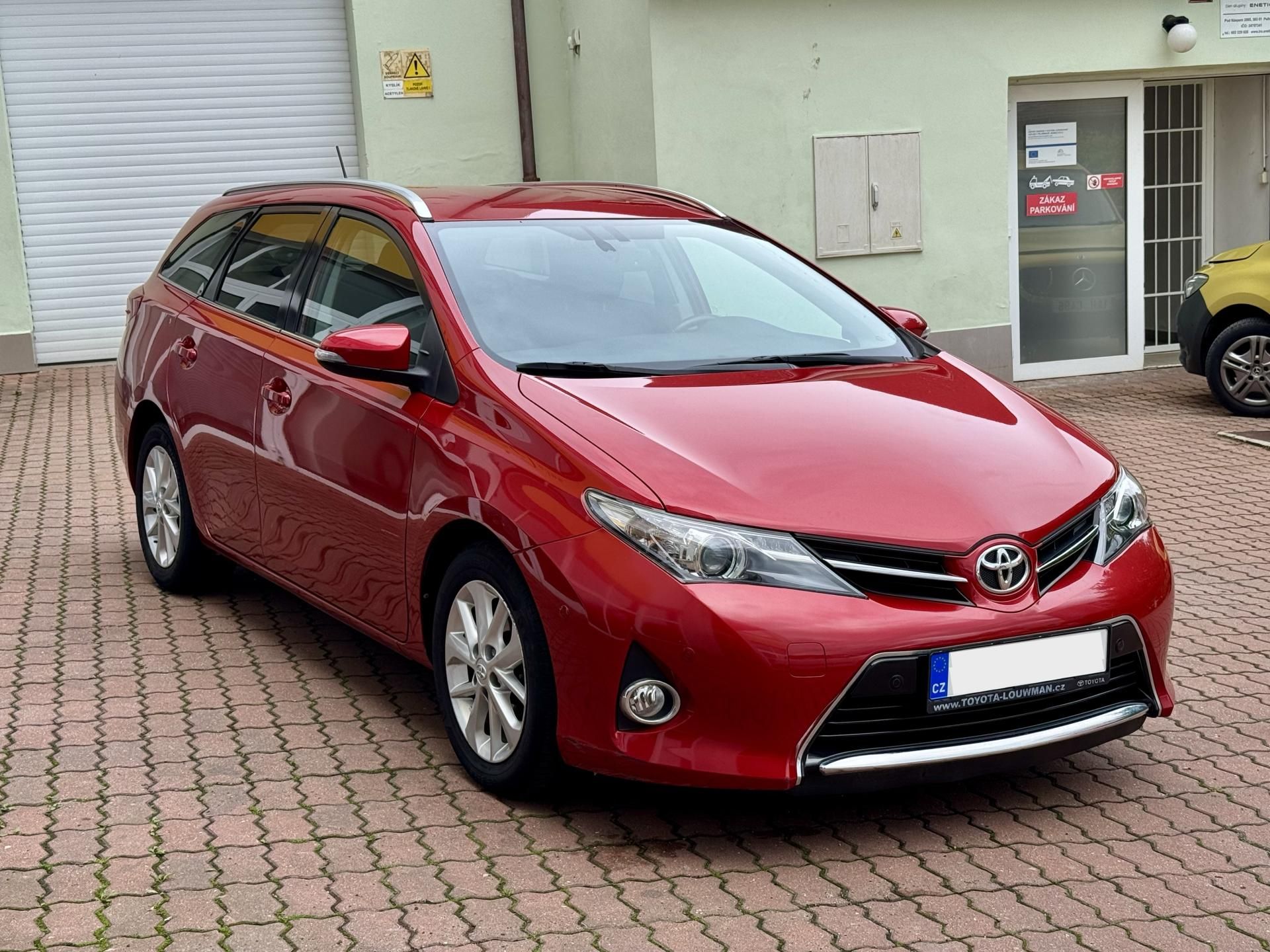 Toyota Auris, Combi 1.6 Valvematic CVT - fotka 4