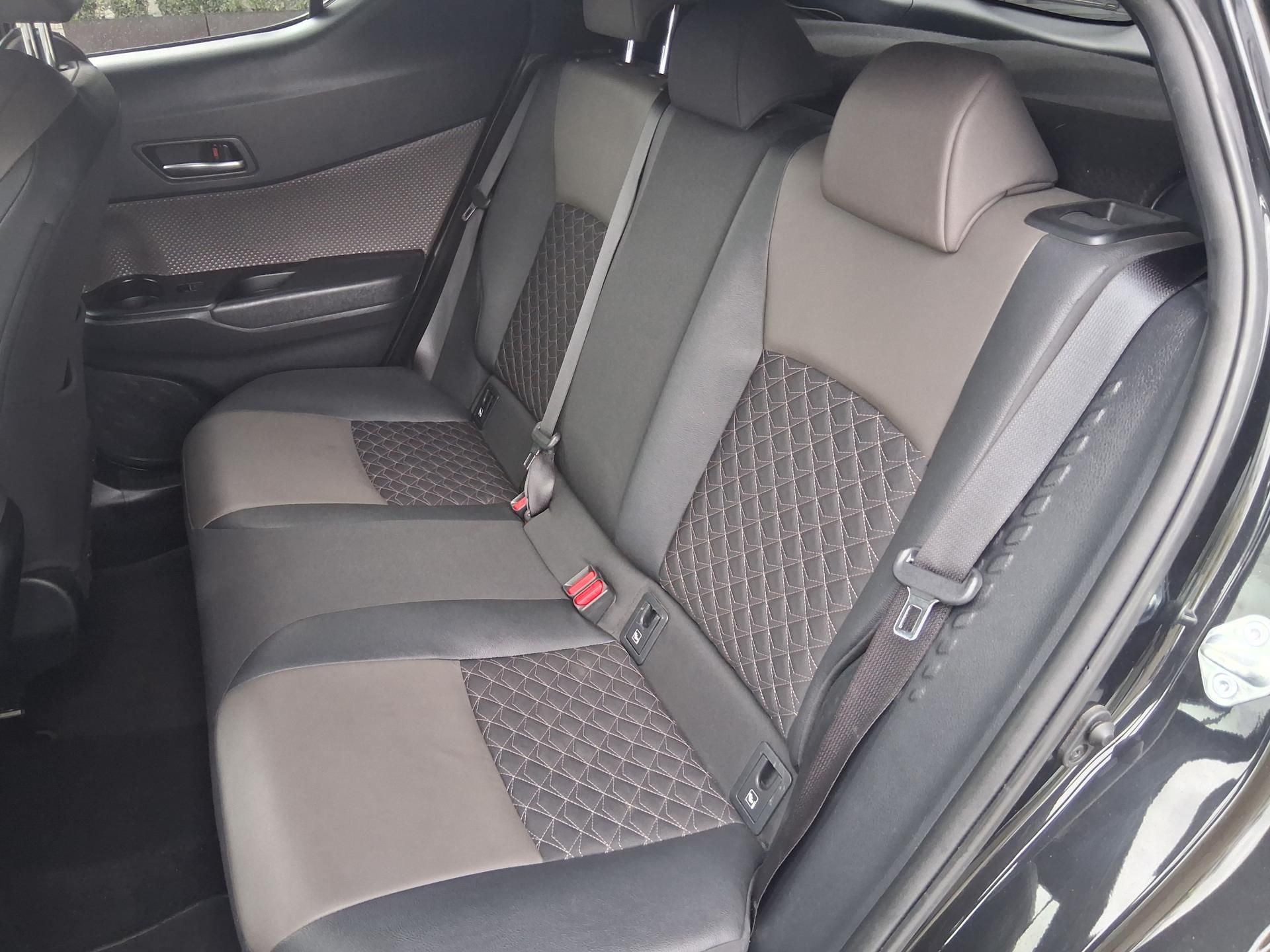 Toyota C-HR, EXECUTIVE 1.8 Hyb. 90 kW - fotka 5