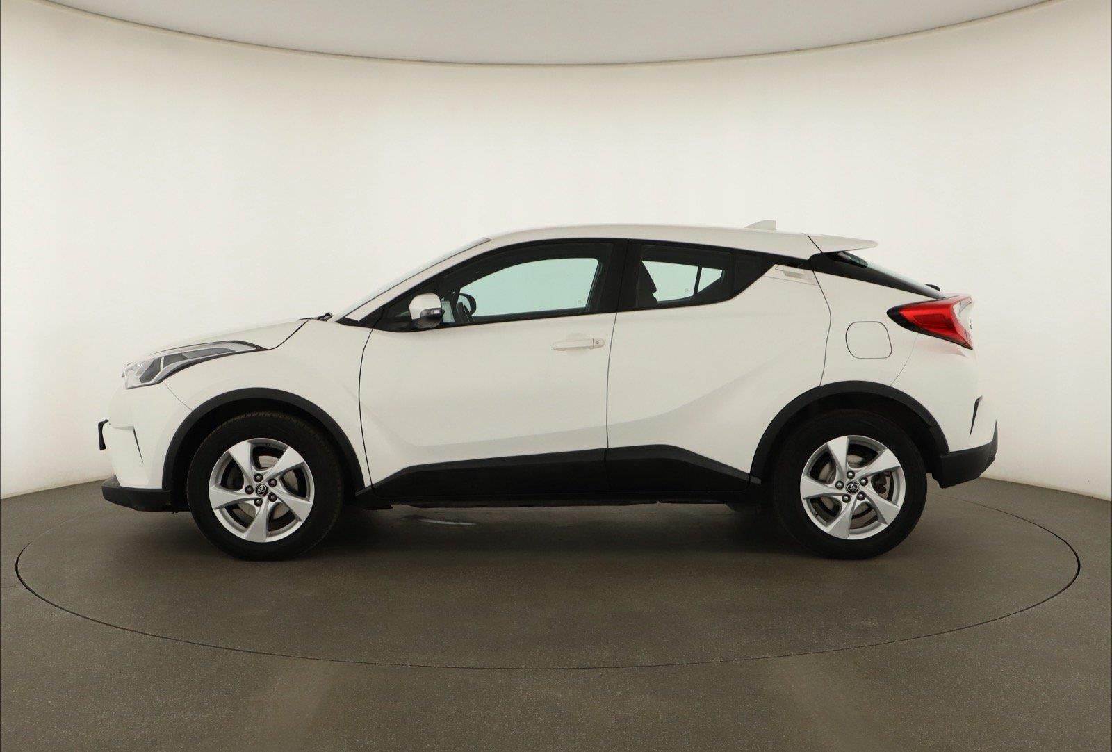 Toyota C-HR, 1.2 Turbo, ČR,1.maj - fotka 3