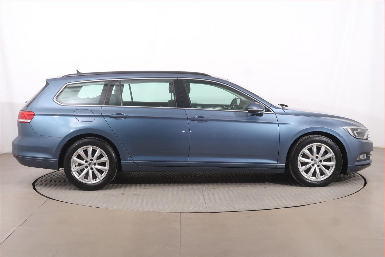 Volkswagen Passat, 2.0 TDI, Comfortline, Automat - fotka 6