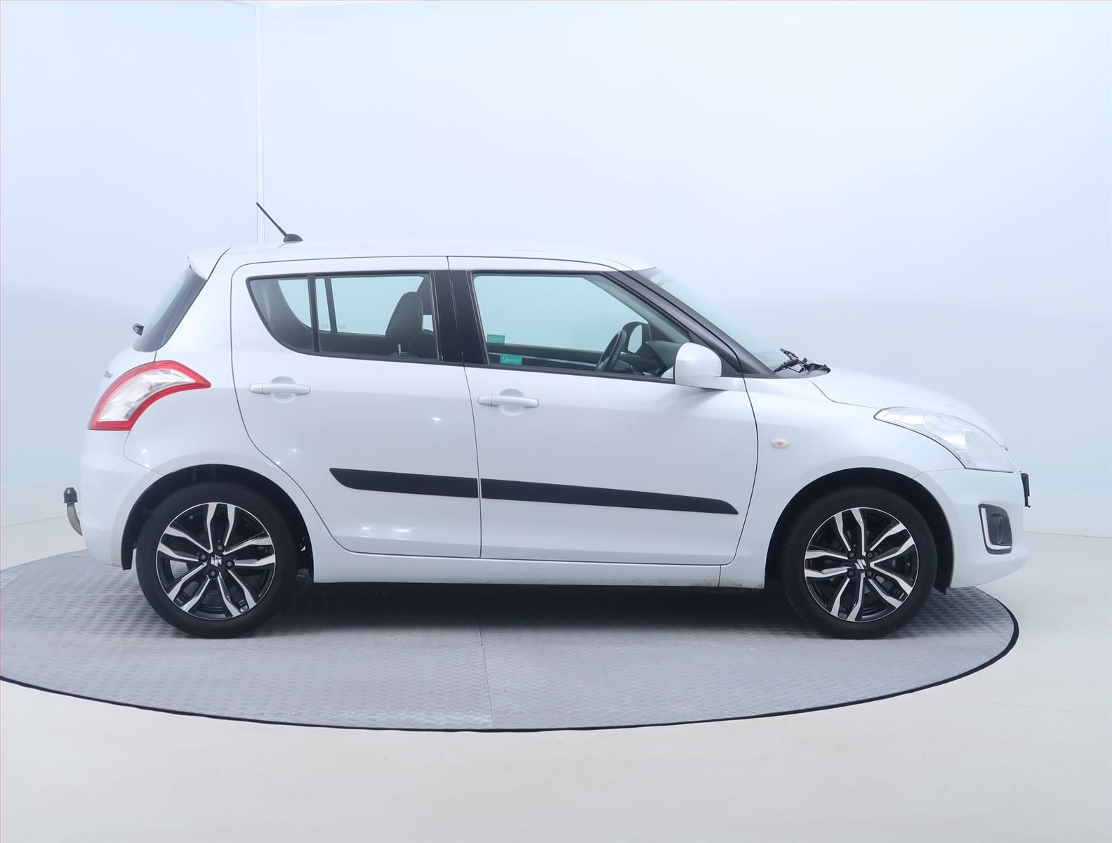 Suzuki Swift, 1.2, ČR,1.maj, Serv.kniha - fotka 6