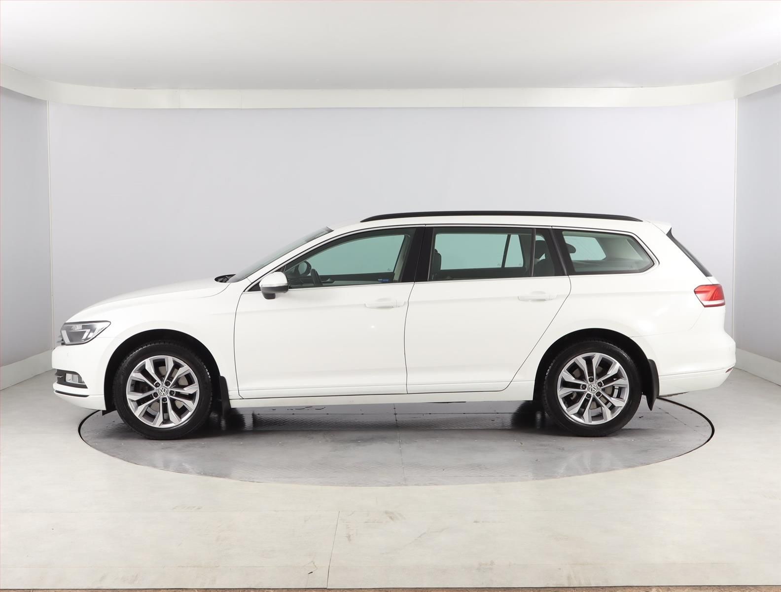 Volkswagen Passat, 1.8 TSI, Comfortline, ČR,1.maj - fotka 3
