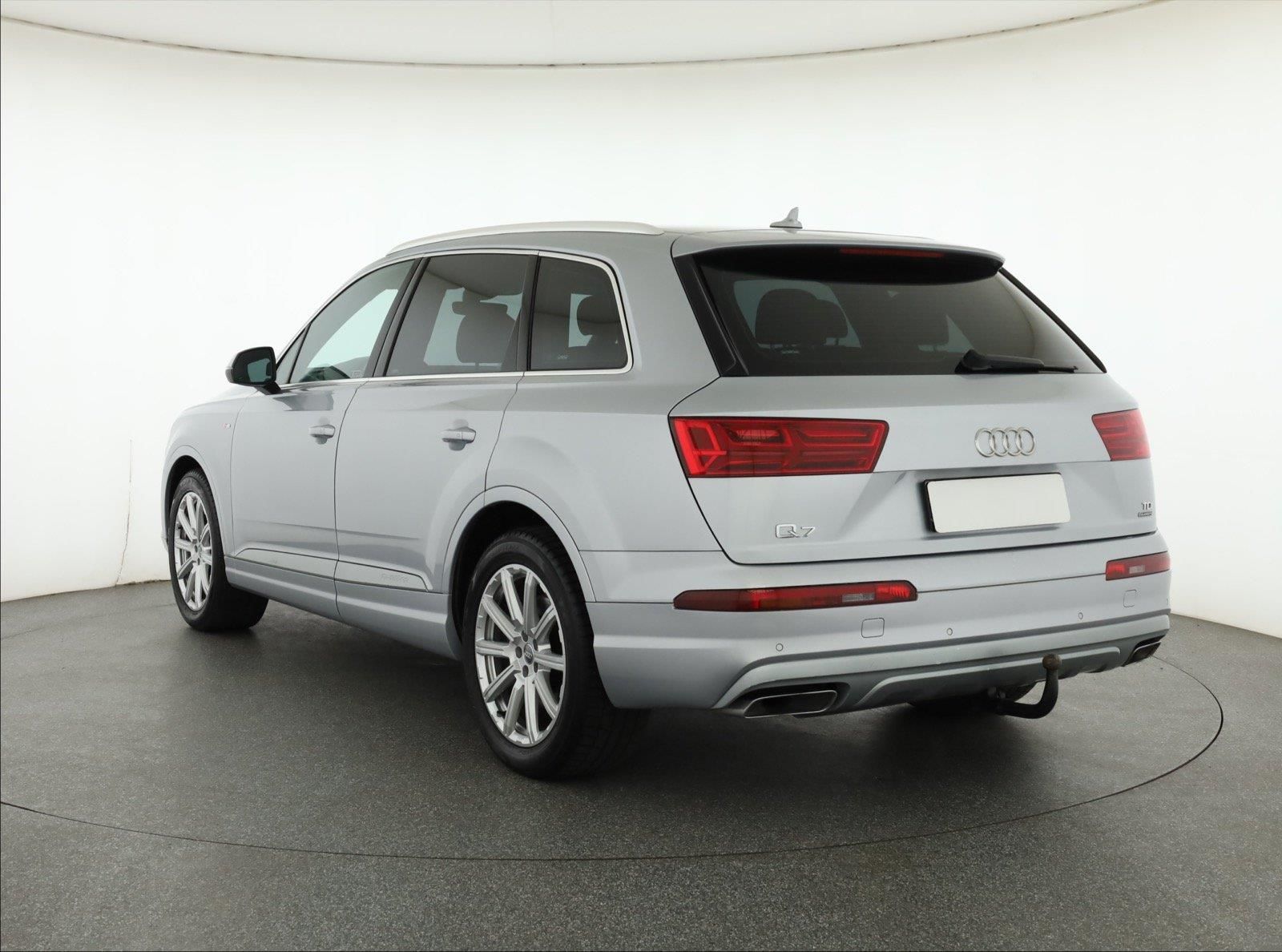 Audi Q7, 3.0 TDI, 4X4, Automat, 7 míst - fotka 4