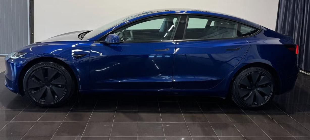 Tesla Model 3, LR AWD Panorama Ambient - fotka 2