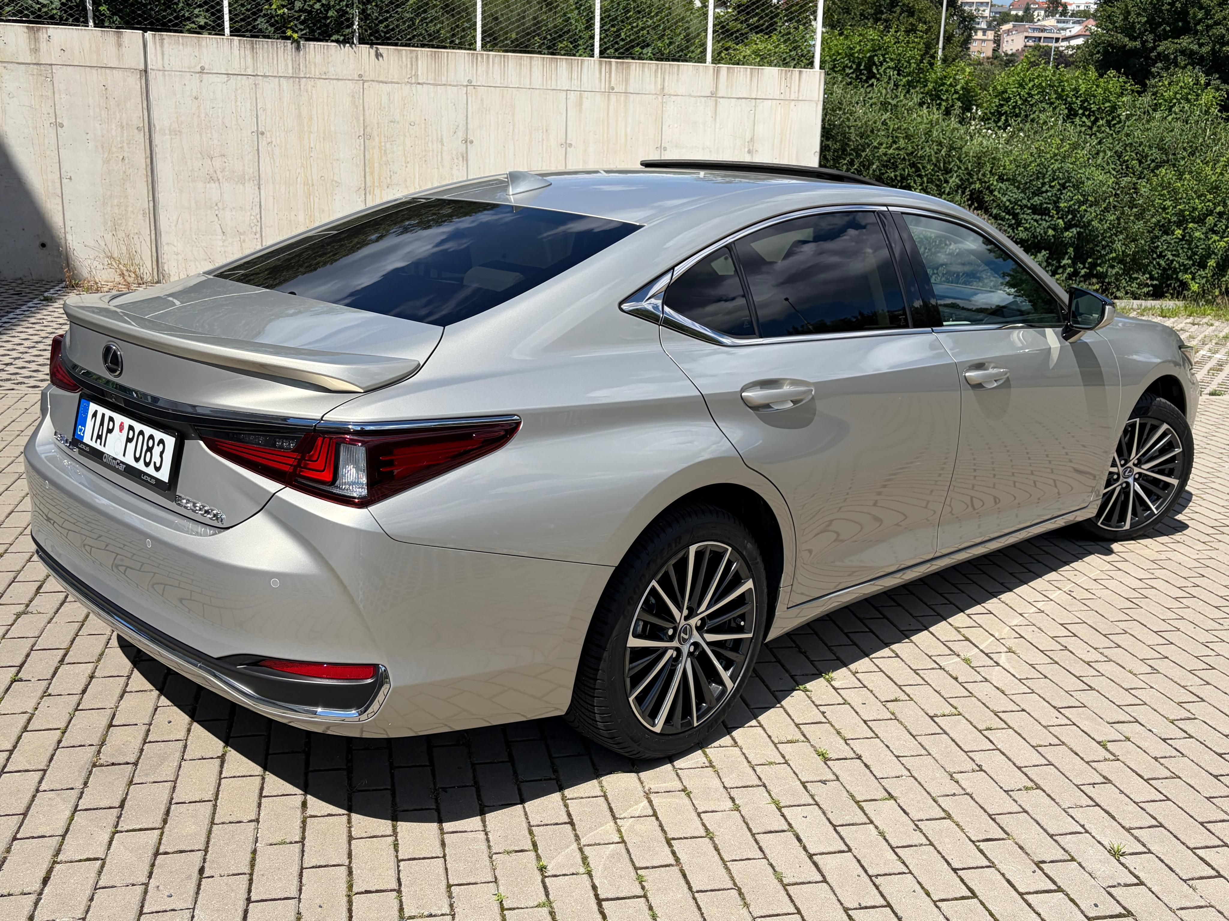 Lexus ES 300h, Business edition - fotka 4