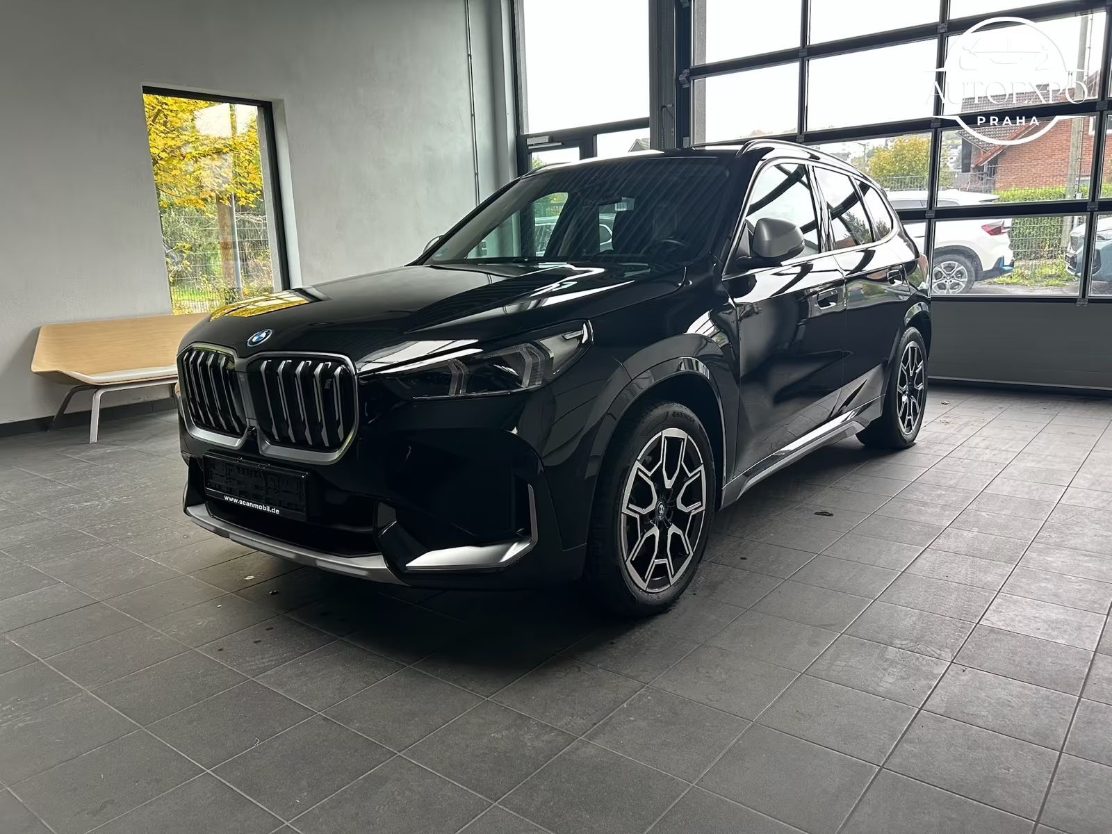 BMW iX1, 30 xDrive xLine - fotka 2