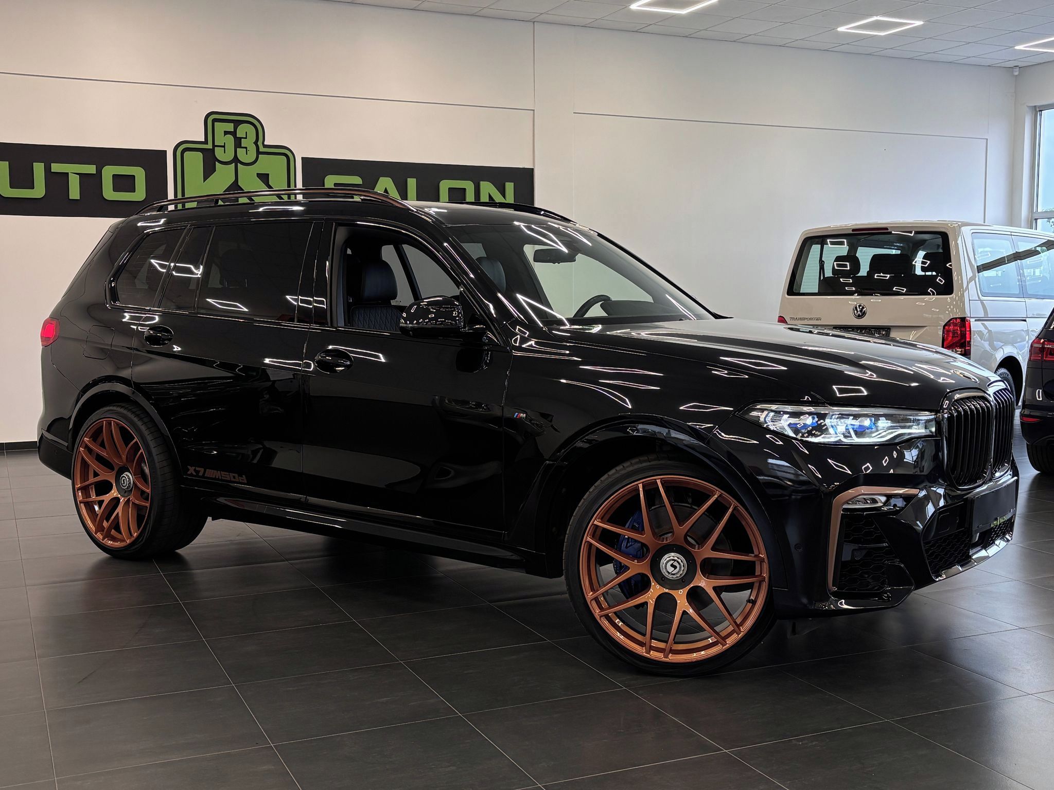 BMW X7, 3.0D, M50d, DPH, 7 míst, max v - fotka 2