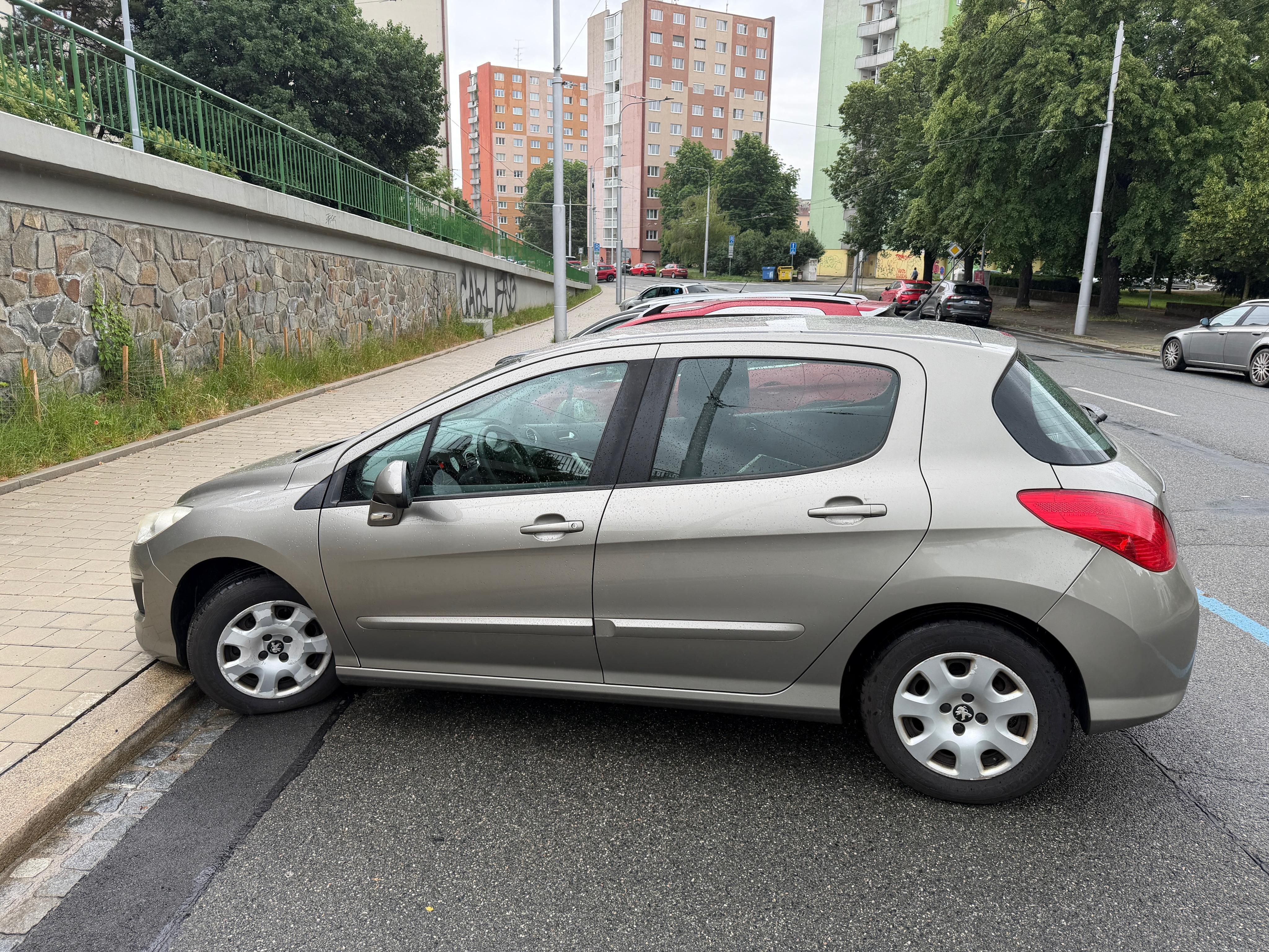 Peugeot 308, Peugeot 308,1.maj.,servisováno - fotka 3