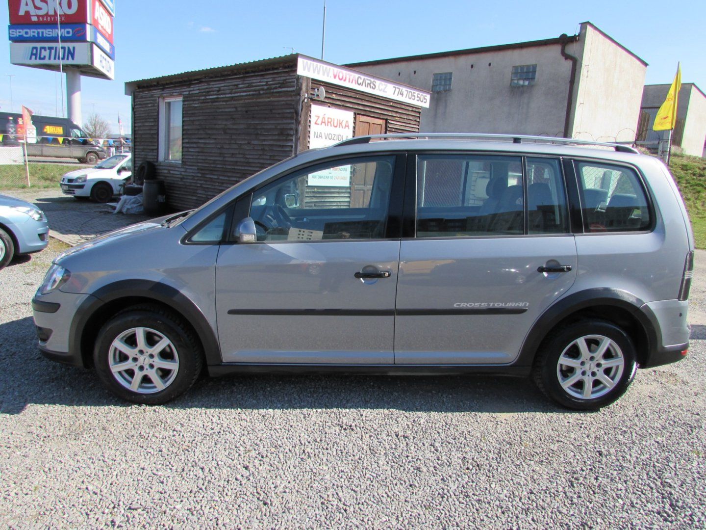 Volkswagen Touran, 1.4 TSi  103kW CROSS, 7 MÍST - fotka 4