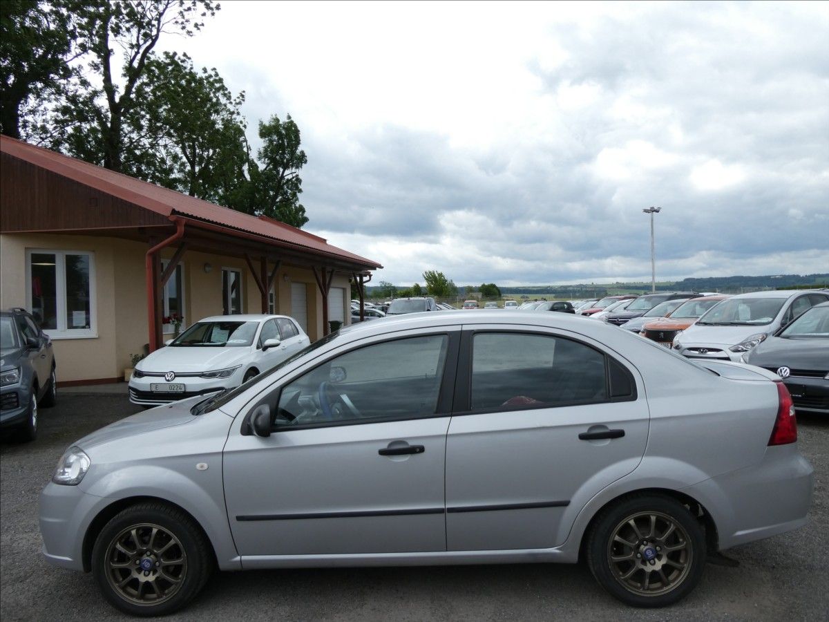 Chevrolet Aveo, 1,4 i 74kW 2x kola, 1.MAJITEL - fotka 4