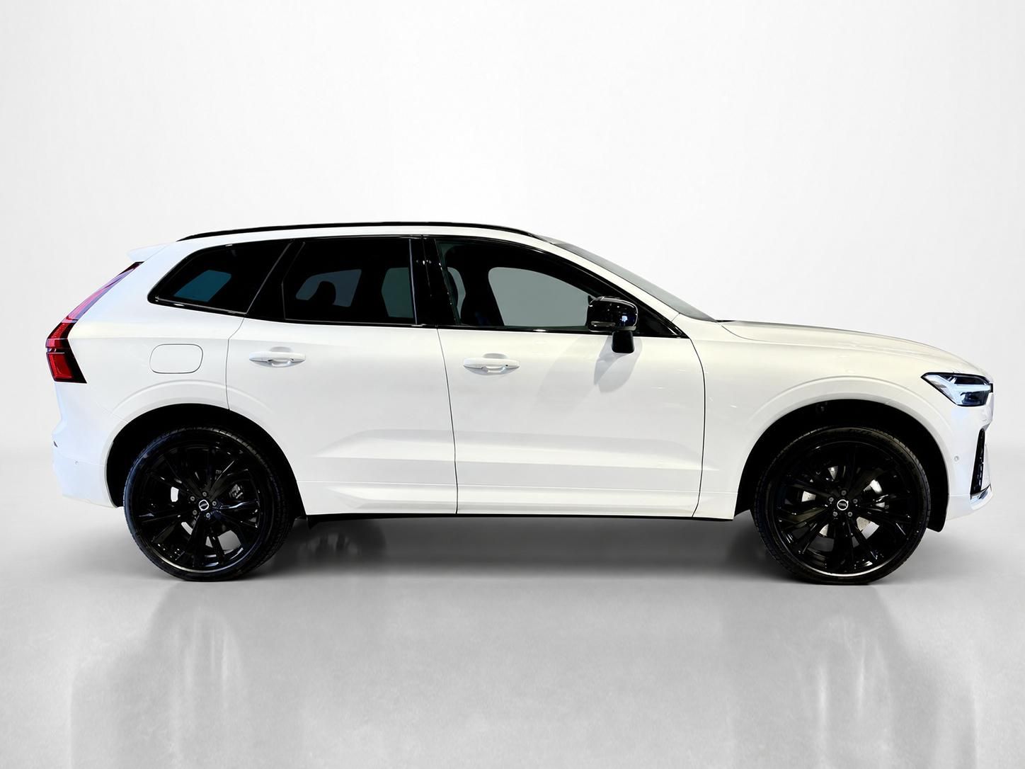 Volvo XC60, B5 AWD PLUS BLACK EDITION - fotka 6