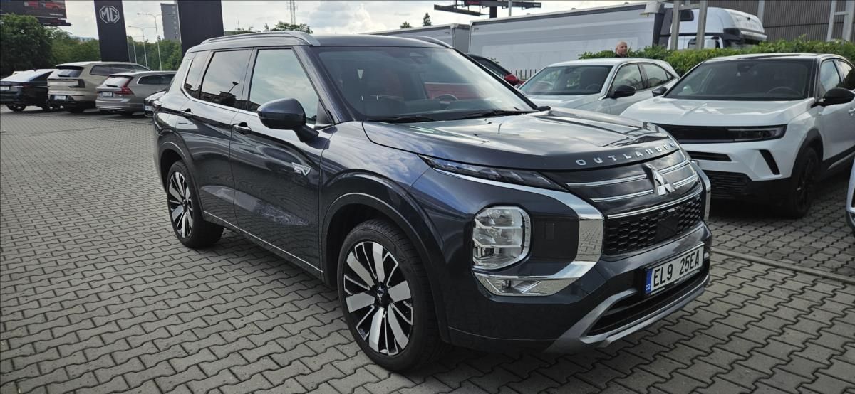 Mitsubishi Outlander, 2,4 PHEV 4x4  INSTYLE - fotka 2