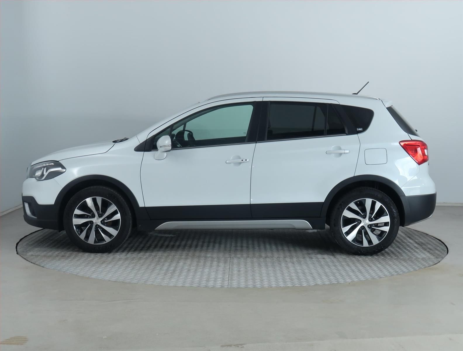 Suzuki SX4 S-Cross, 1.4 BoosterJet, 4X4, ČR,1.maj - fotka 3
