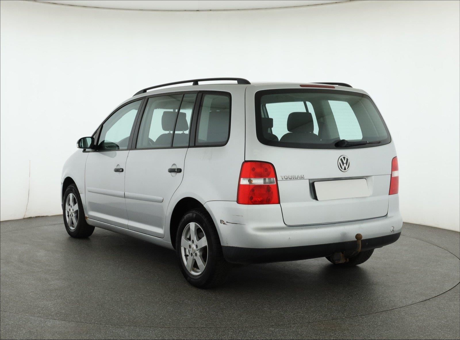 Volkswagen Touran, 1.6 FSI, Trendline, Tažné - fotka 4