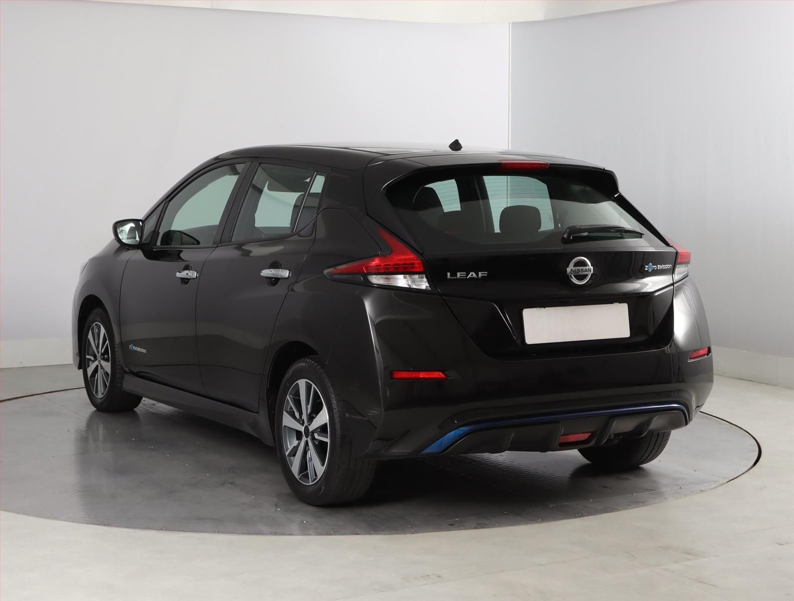 Nissan LEAF, 40 kWh, SoH 90%, Automat - fotka 4