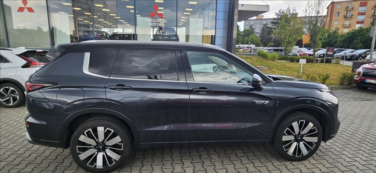 Mitsubishi Outlander, 2,4 PHEV 4x4  INSTYLE - fotka 3