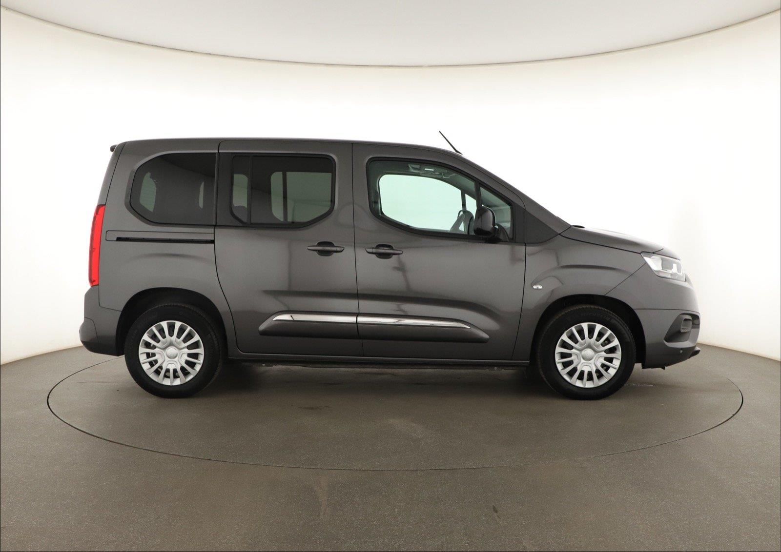 Toyota Proace City Verso, 1.2 T, Shuttle, 5Míst, Klima - fotka 6