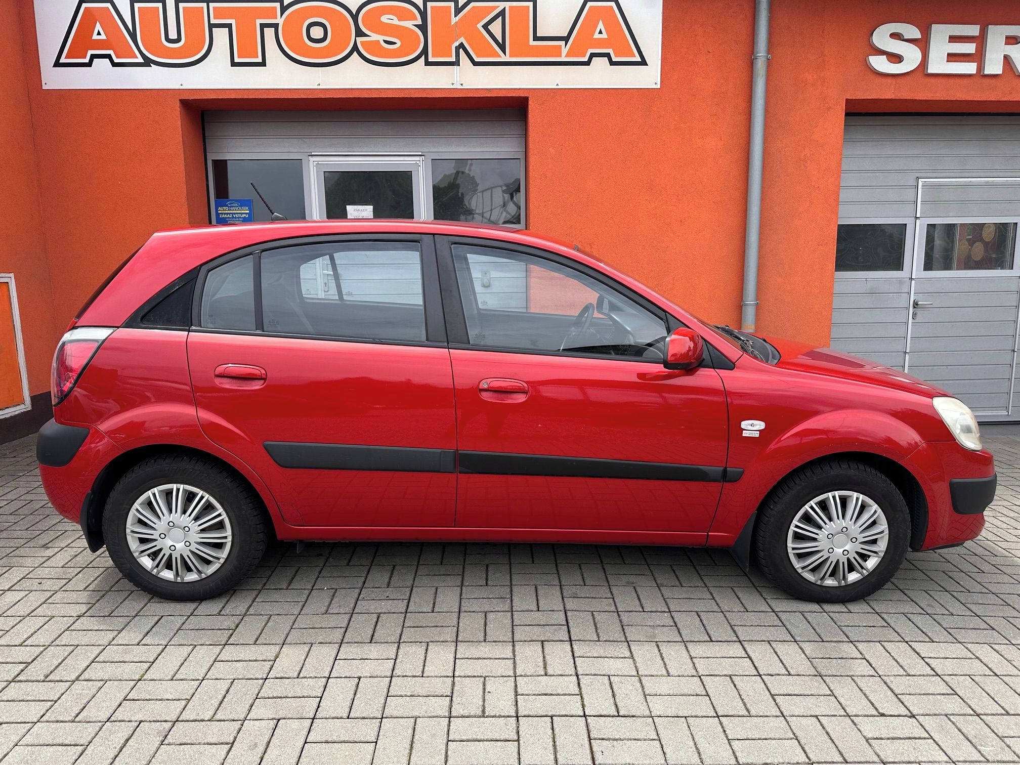 Kia Rio, 1.4i 71KW klima ČR,2.maj. - fotka 4