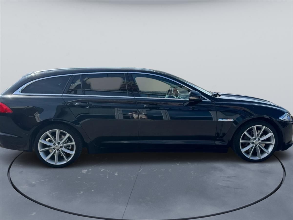 Jaguar XF, 3,0 D V6 Sportbrake 202kw - fotka 4