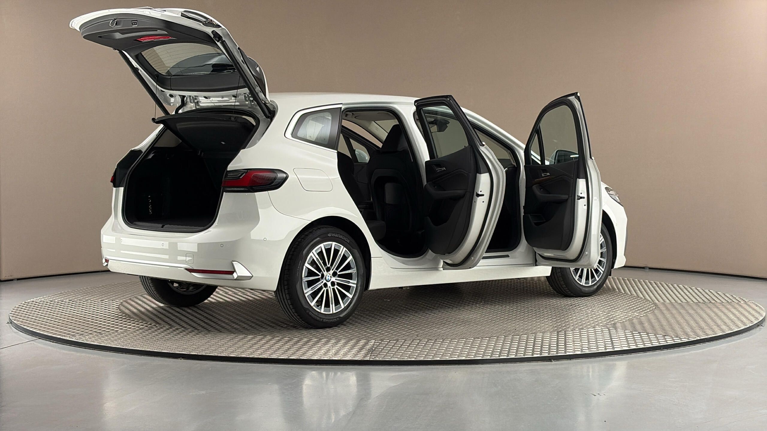 BMW Řada 2, 218i AUT Luxury Line - fotka 6