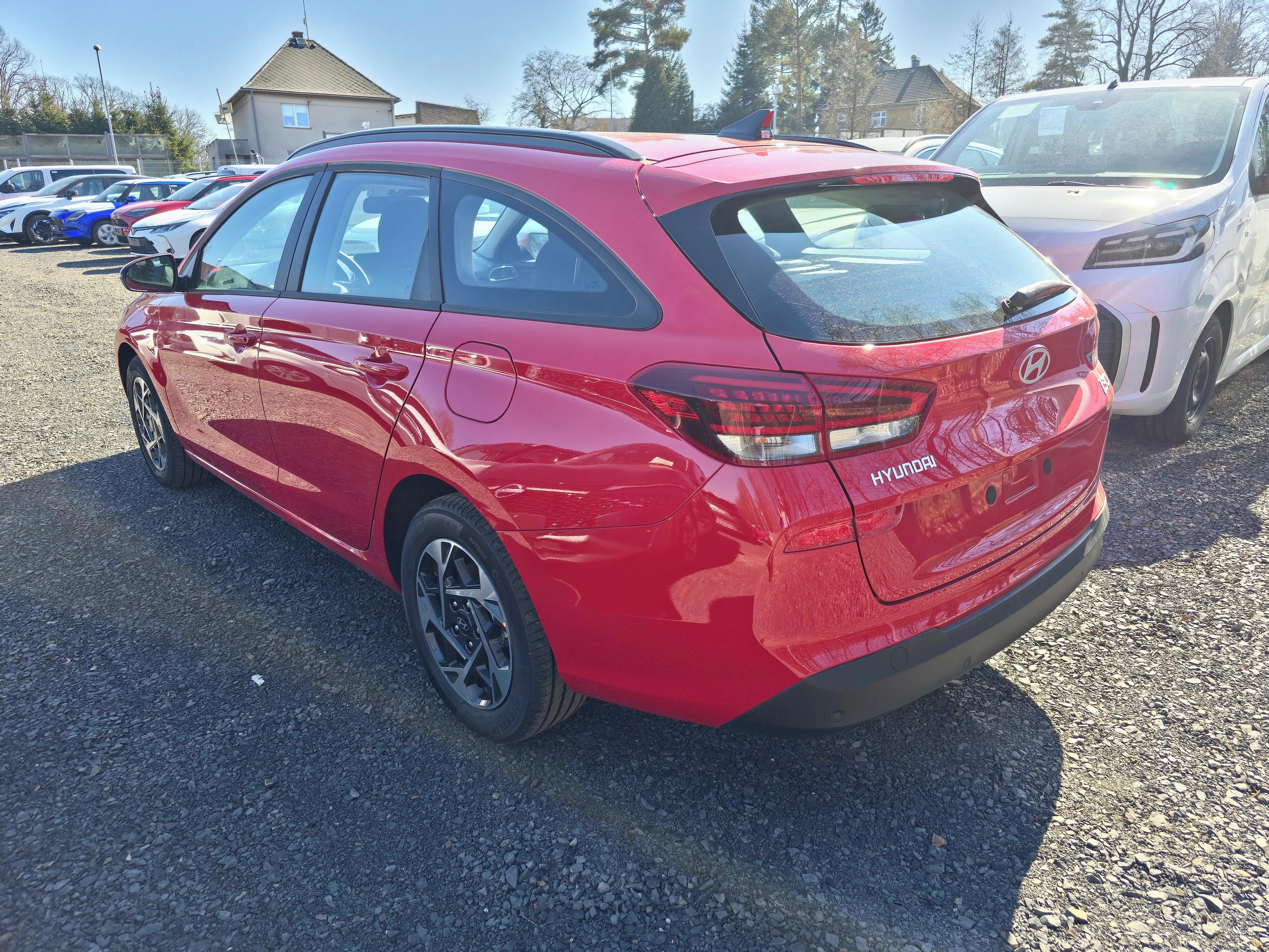 Hyundai i30, KOMBI 1,0 T-GDi (85kW) Comfort - fotka 4
