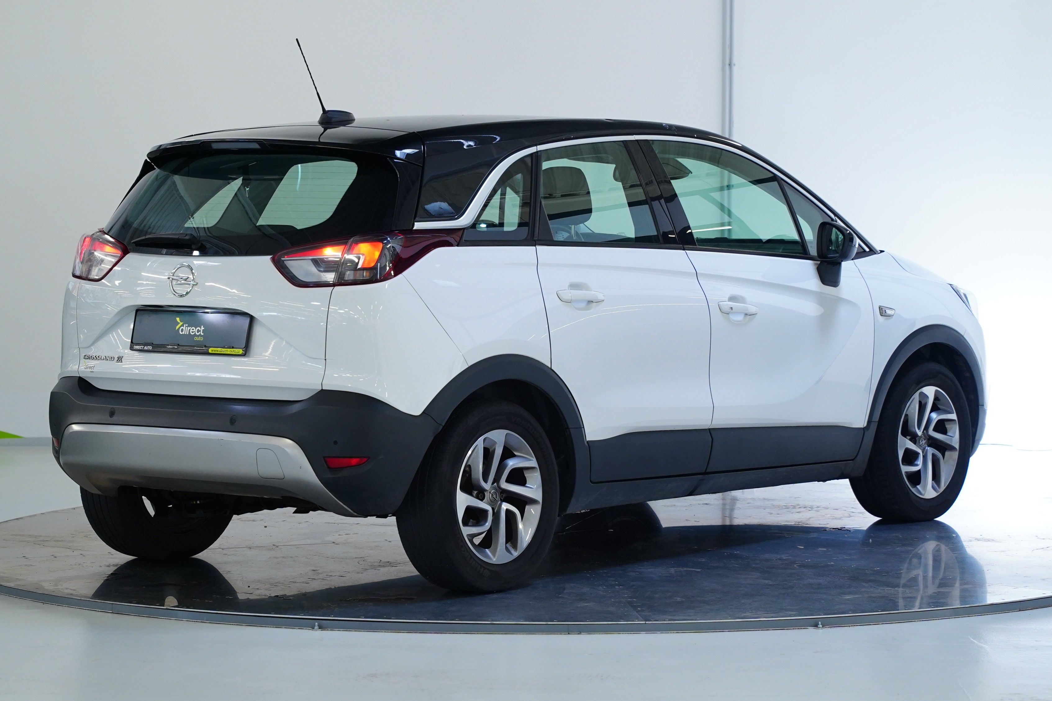 Opel Crossland X, 1.2 Turbo - fotka 2