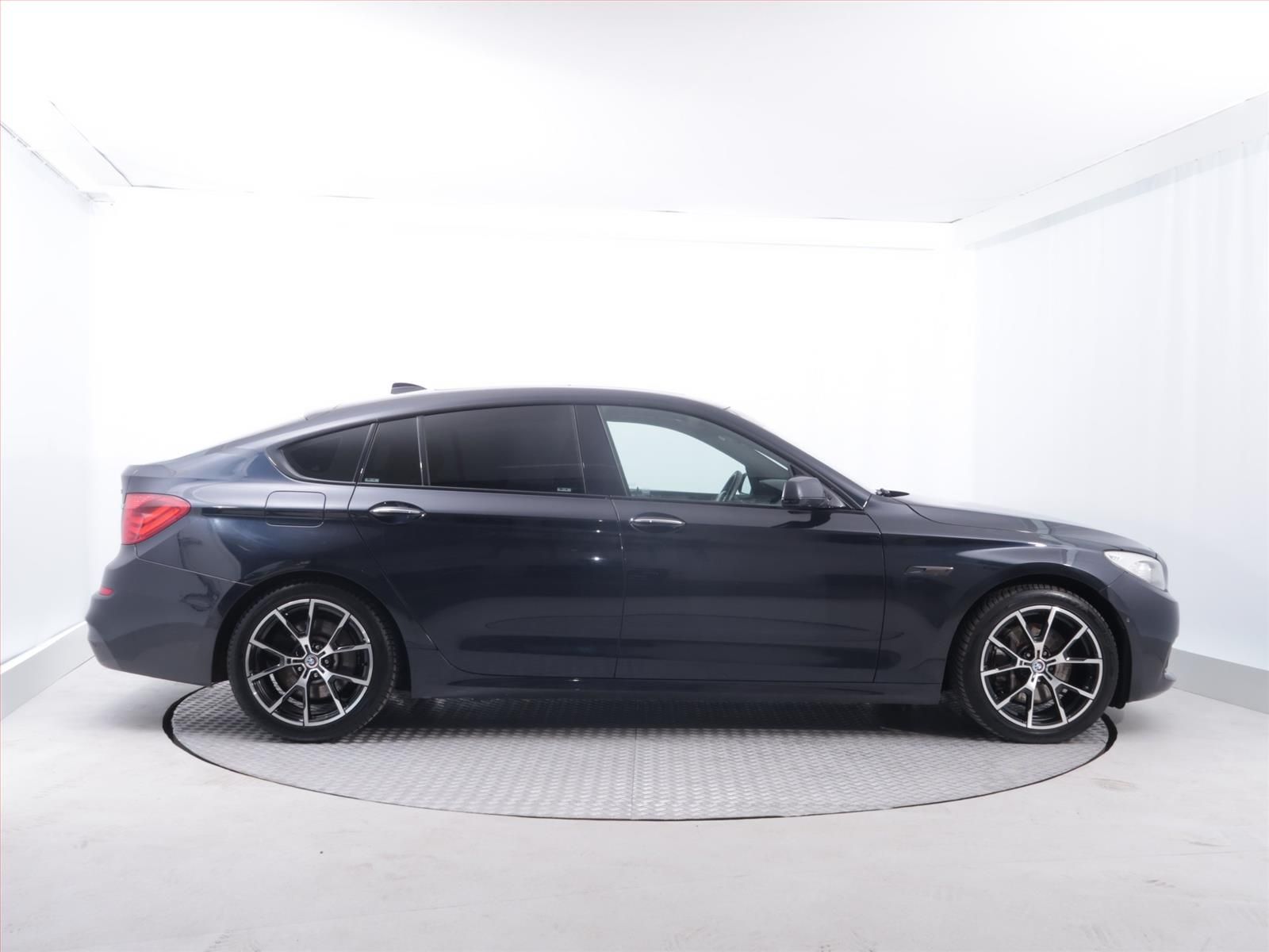 BMW Řada 5, 530d xDrive GT, 4X4, Automat - fotka 6