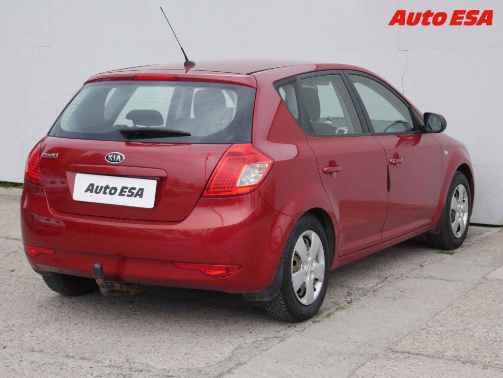 Kia Cee´d, 1.4i,2.maj,ČR - fotka 6