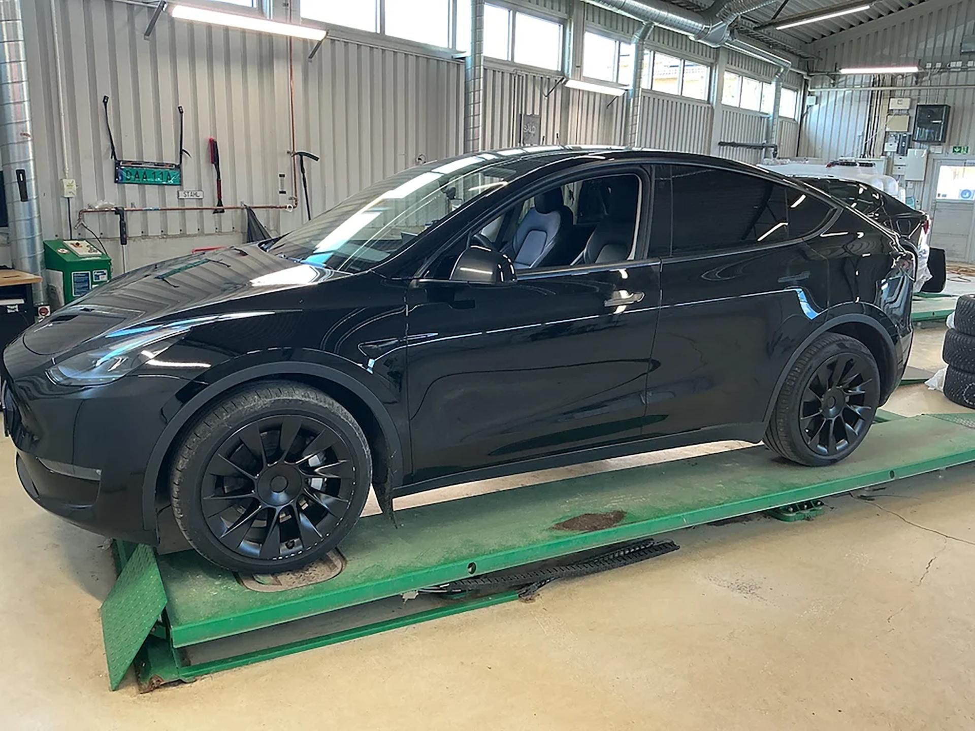 Tesla Model Y, Long Range AWD - fotka 4