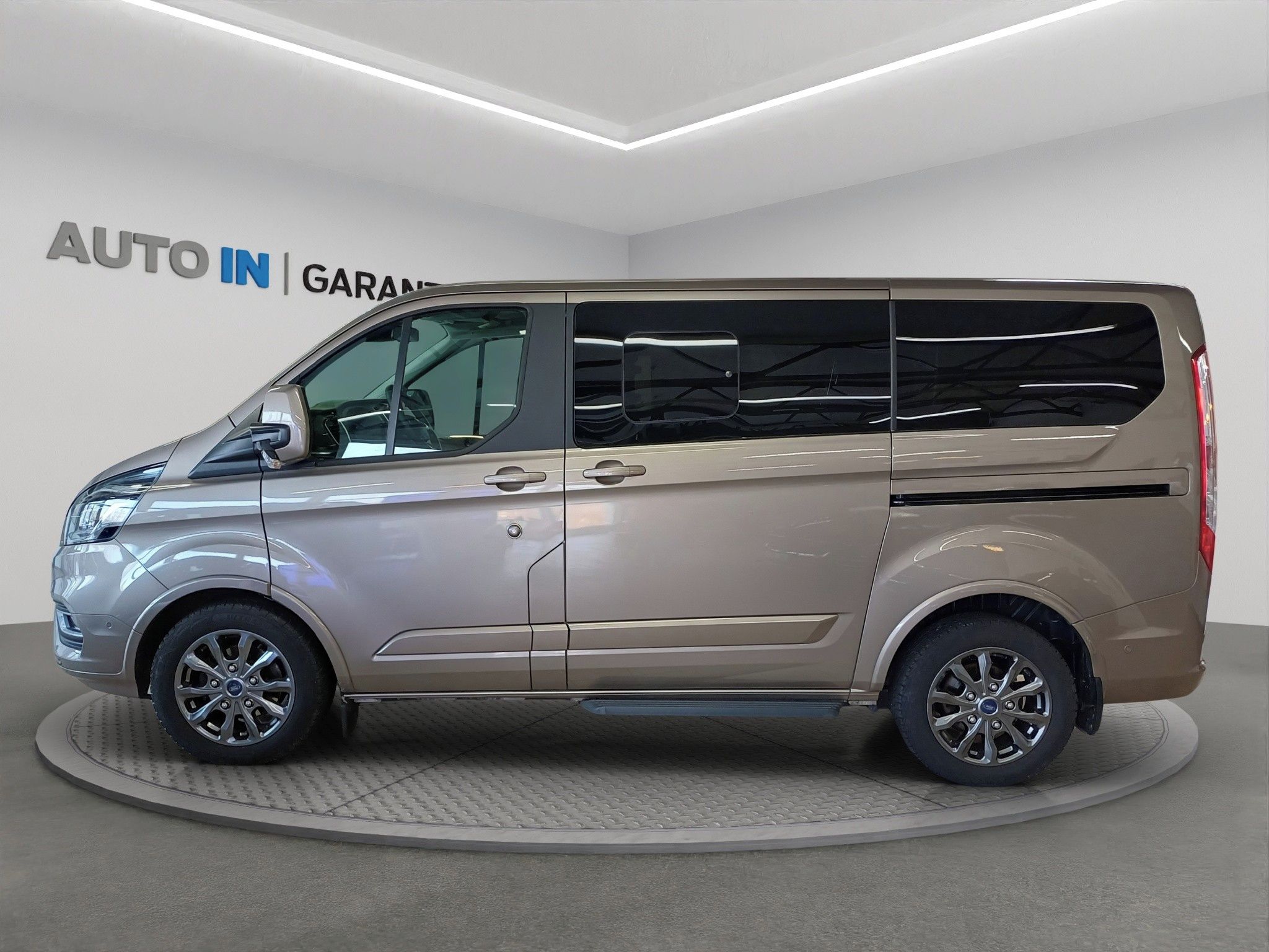 Ford Tourneo Custom, 2,0 125 kW Titanium X - fotka 2