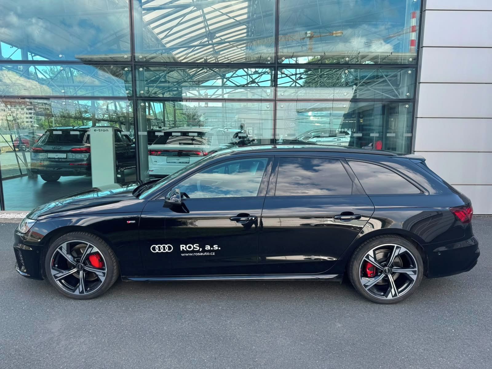 Audi A4, Avant S line 40 TDI 150 kW - fotka 2