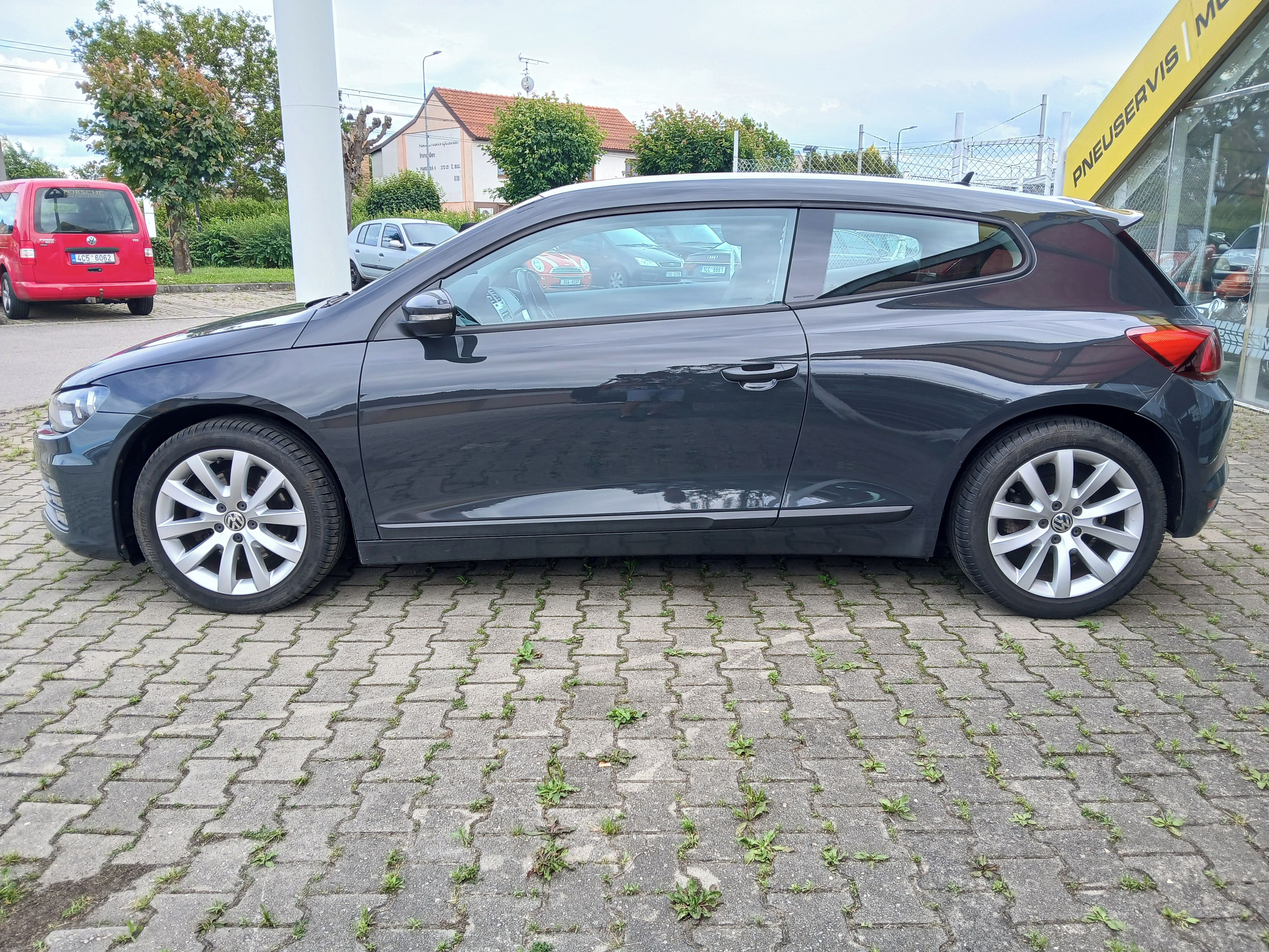 Volkswagen Scirocco, 2.0TSI, 132kW, manuál, 1.maj. - fotka 2