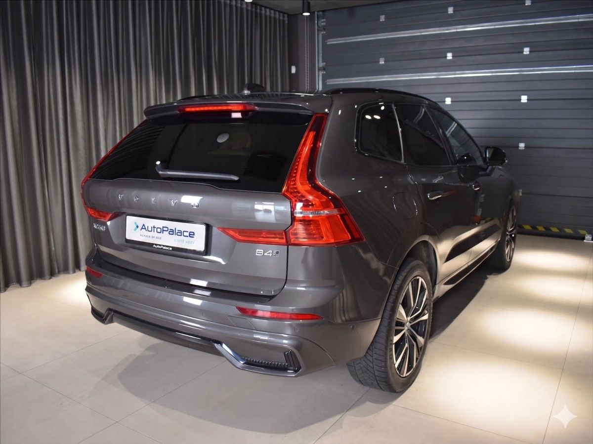 Volvo XC60, 2,0 B4 AWD Ultimate tažné,pano - fotka 5