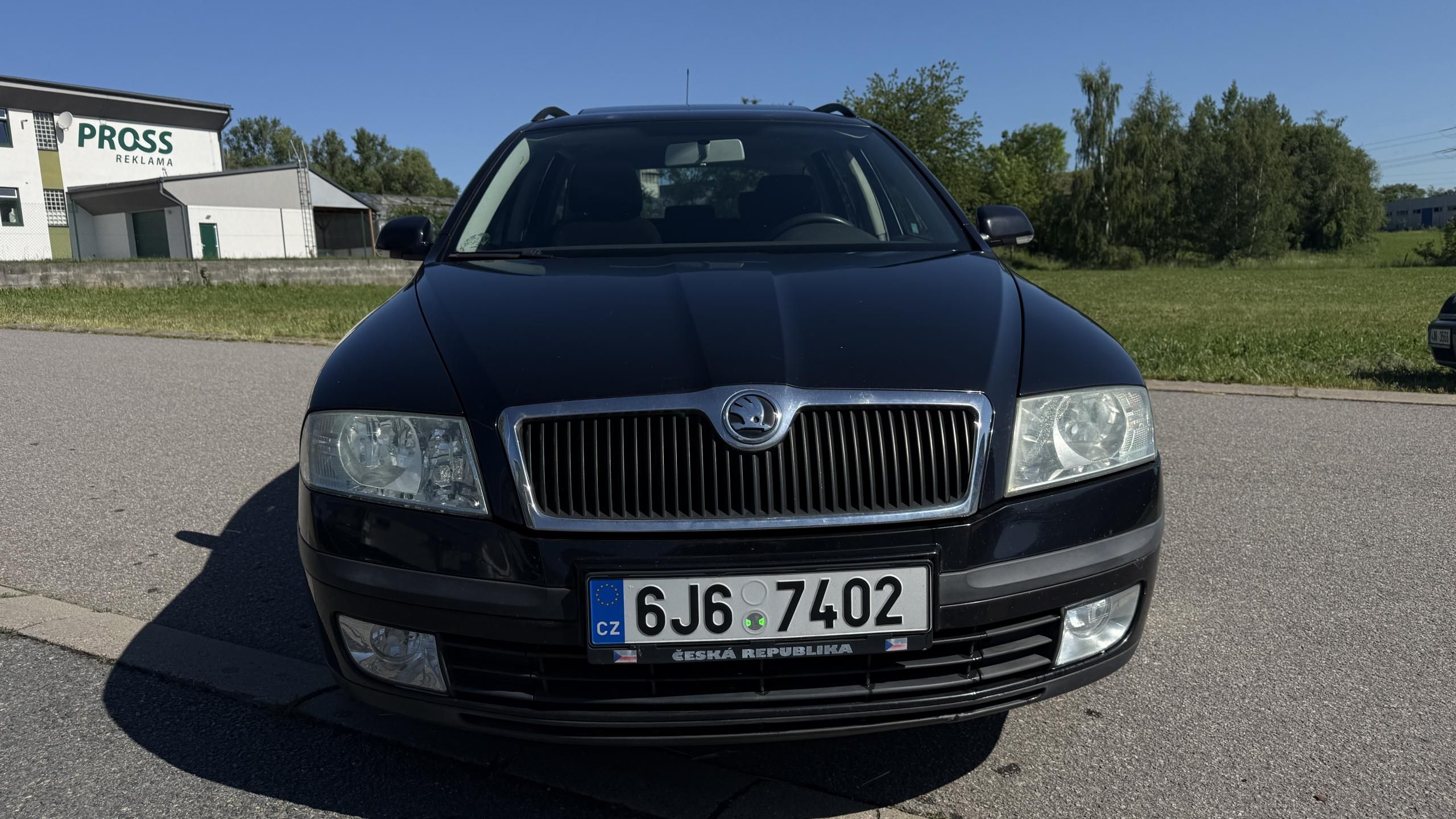 Škoda Octavia, KOMBI 1.6 FSI 85KW - fotka 3