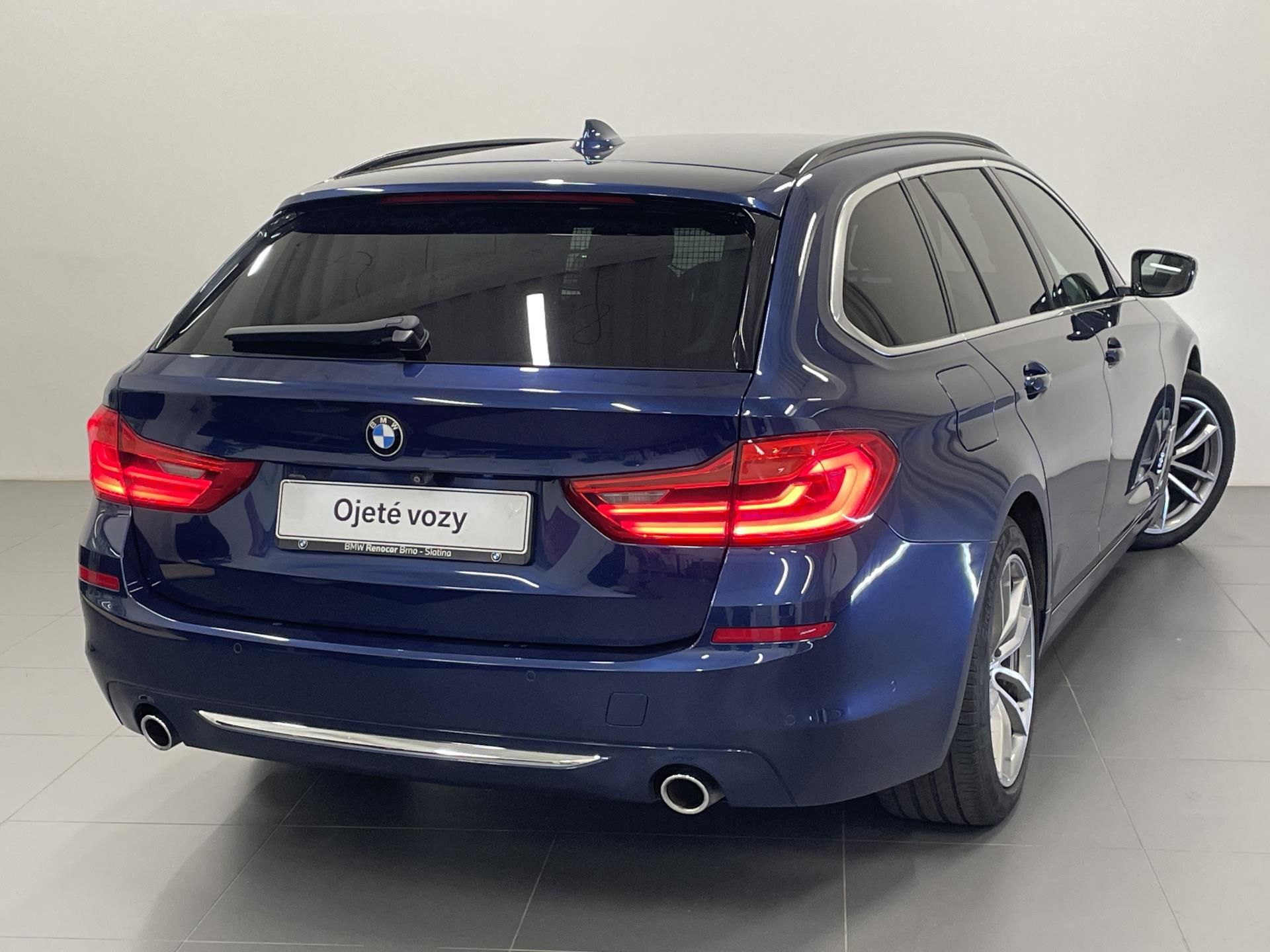 BMW Řada 5, 530d xDrive, Nezávislé, Tažné - fotka 2