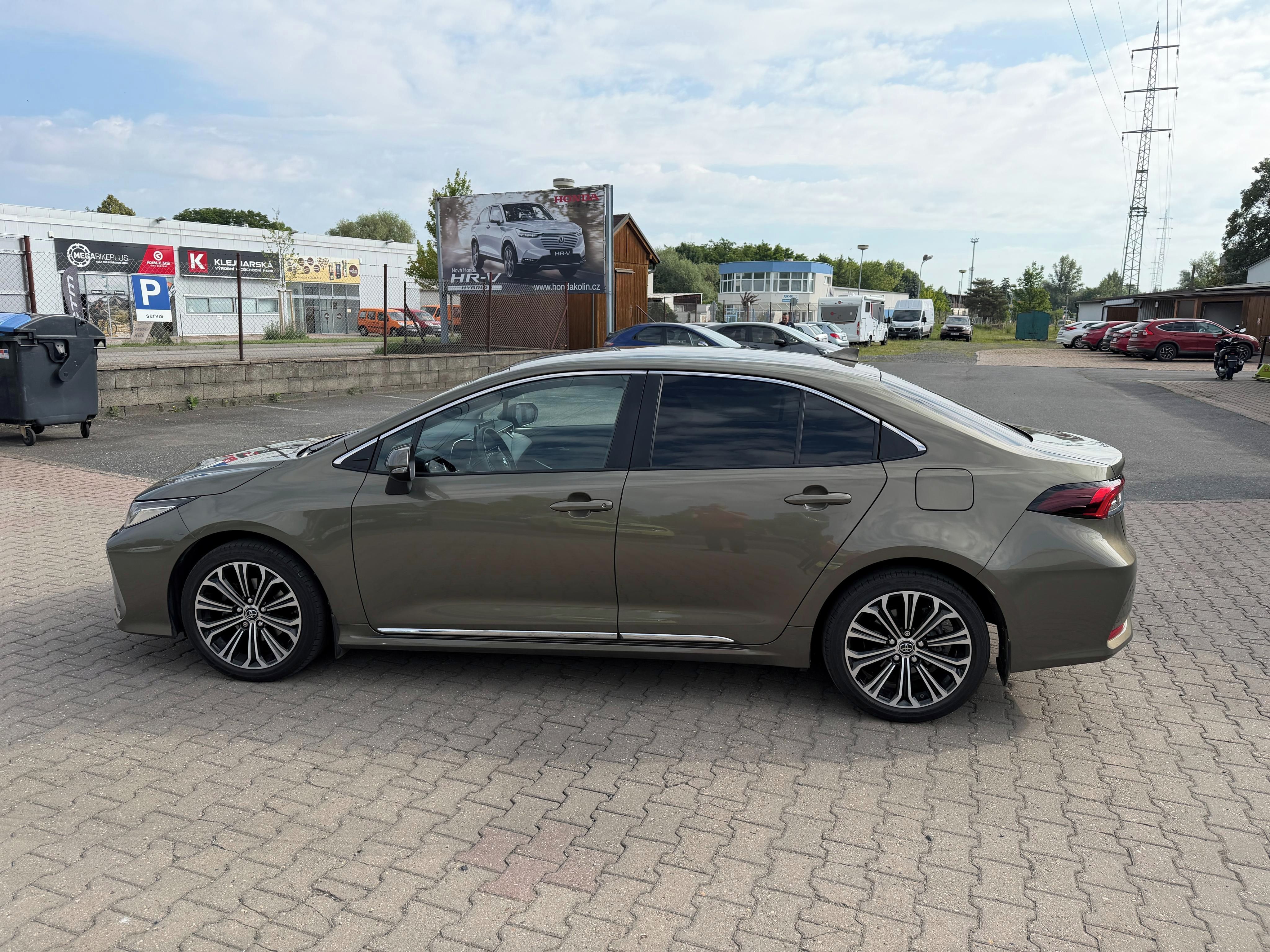 Toyota Corolla, 1,6 VVTi Style + Chrom paket - fotka 6