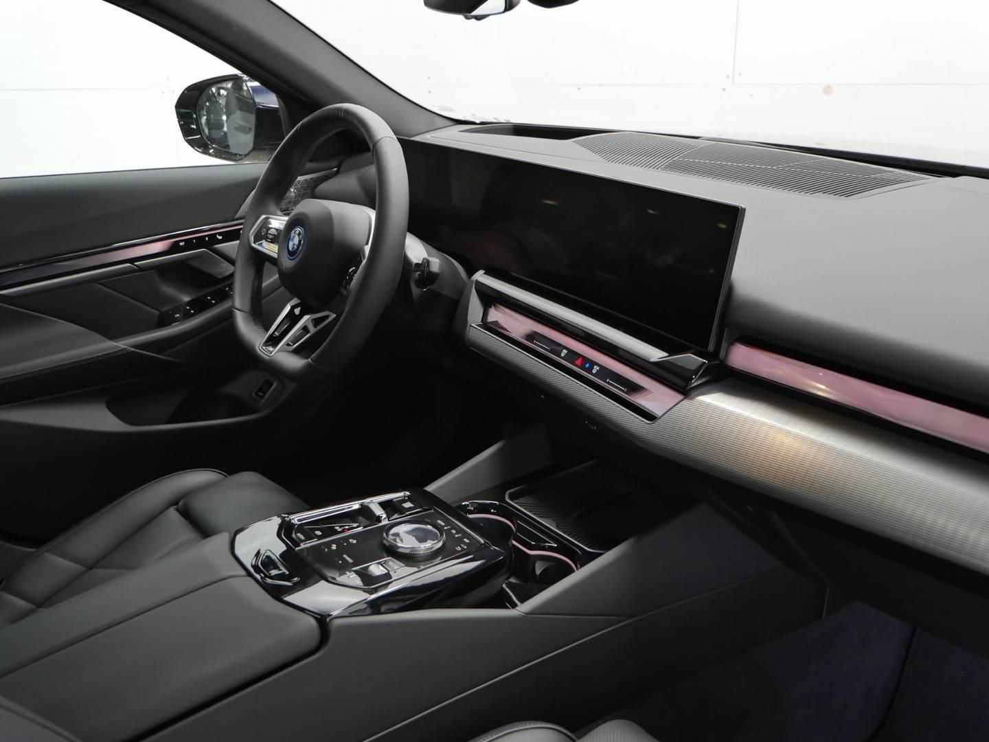 BMW Řada 5, 550e xDrive Touring Tažné - fotka 5
