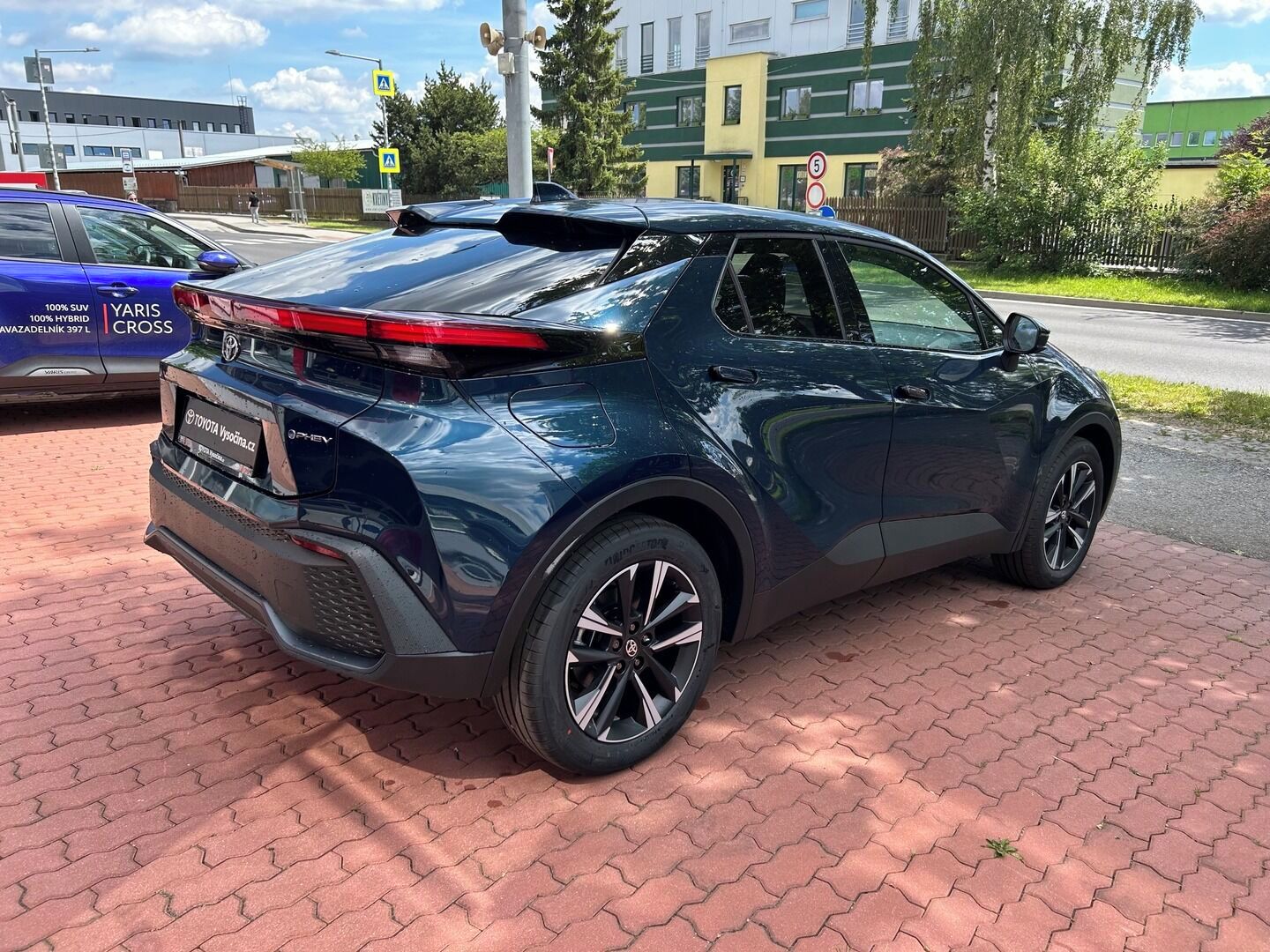 Toyota C-HR, 2,0 Plug-in Hybrid 220 koní - fotka 5